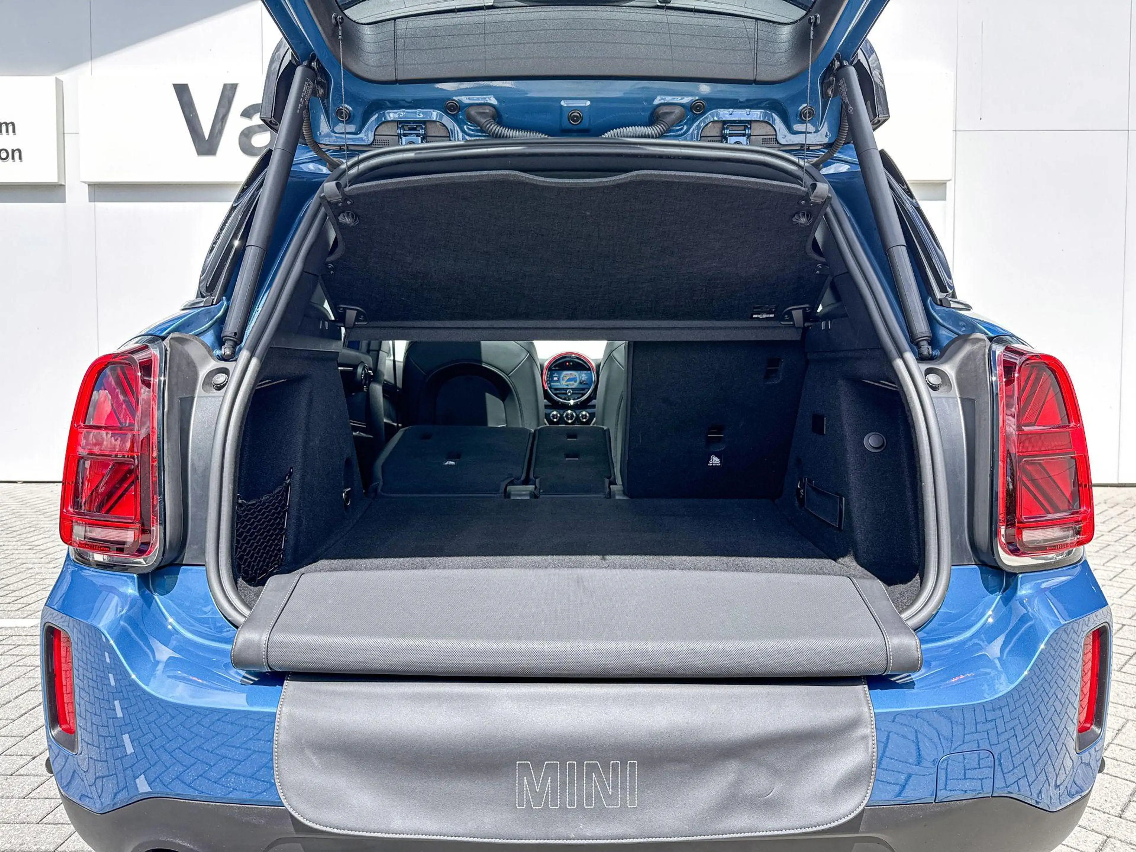 MINI Cooper SE Countryman ALL4 Business Edition — photo 12