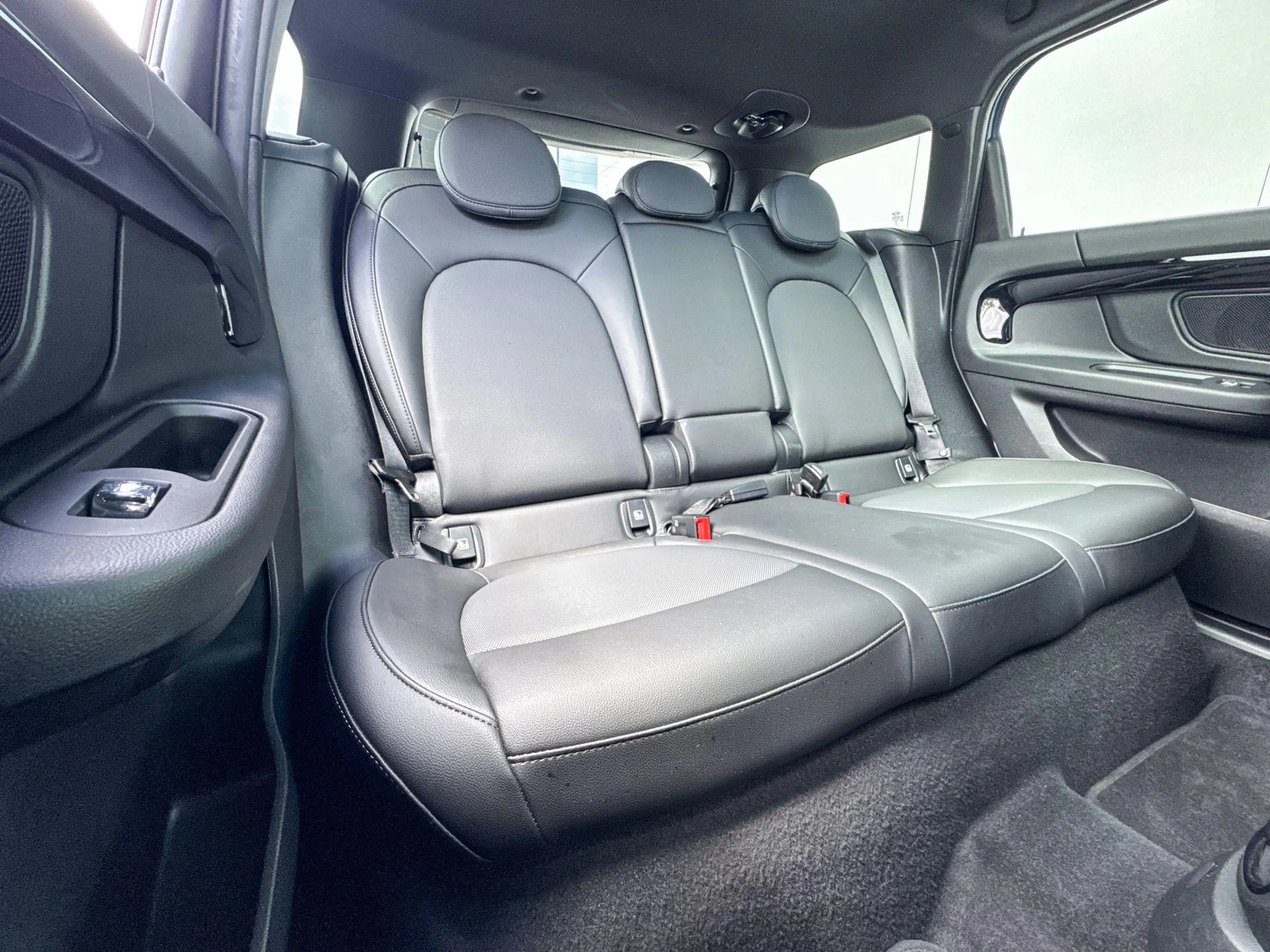 MINI Cooper SE Countryman ALL4 Business Edition — photo 9