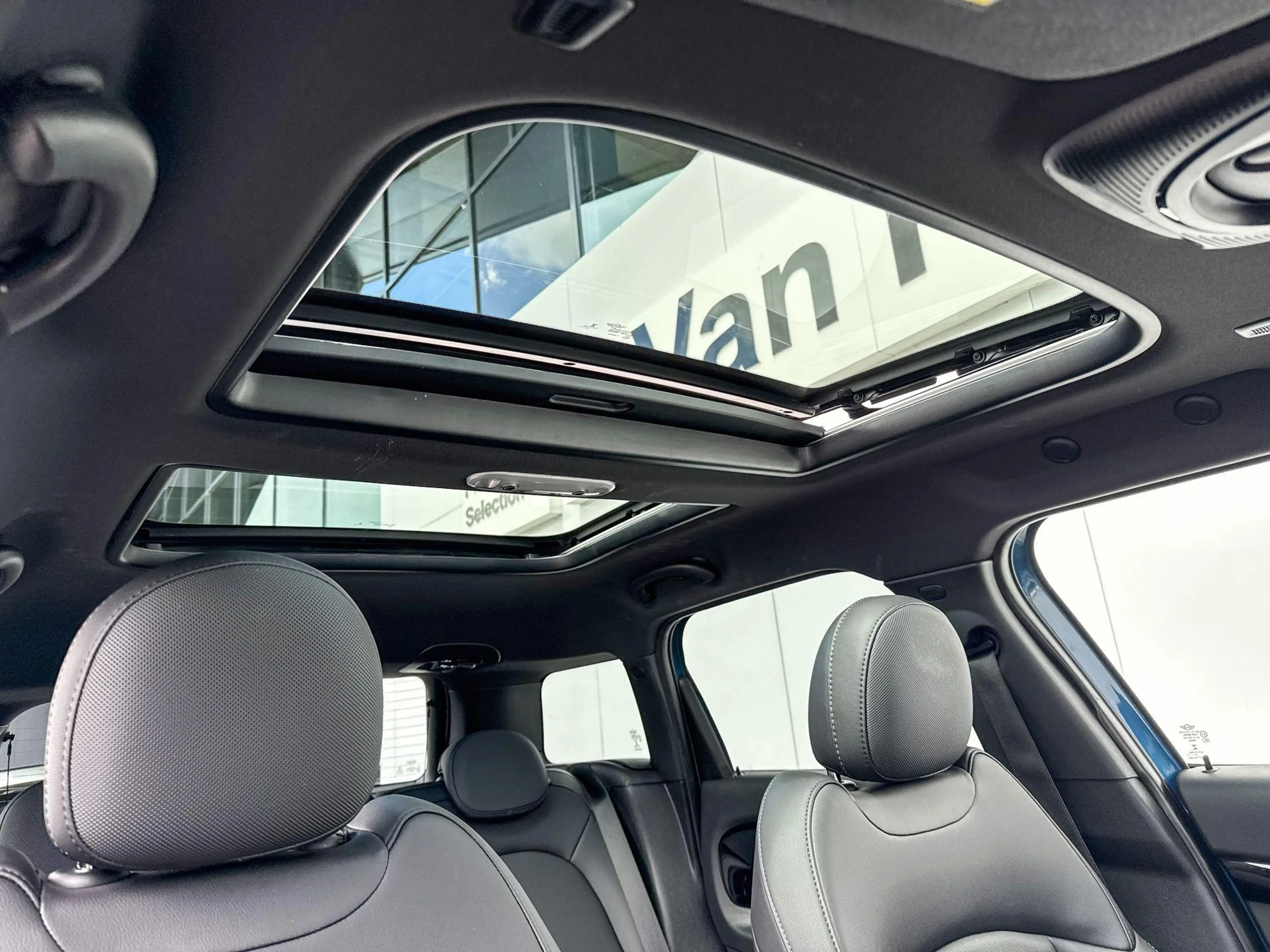 MINI Cooper SE Countryman ALL4 Business Edition — photo 8