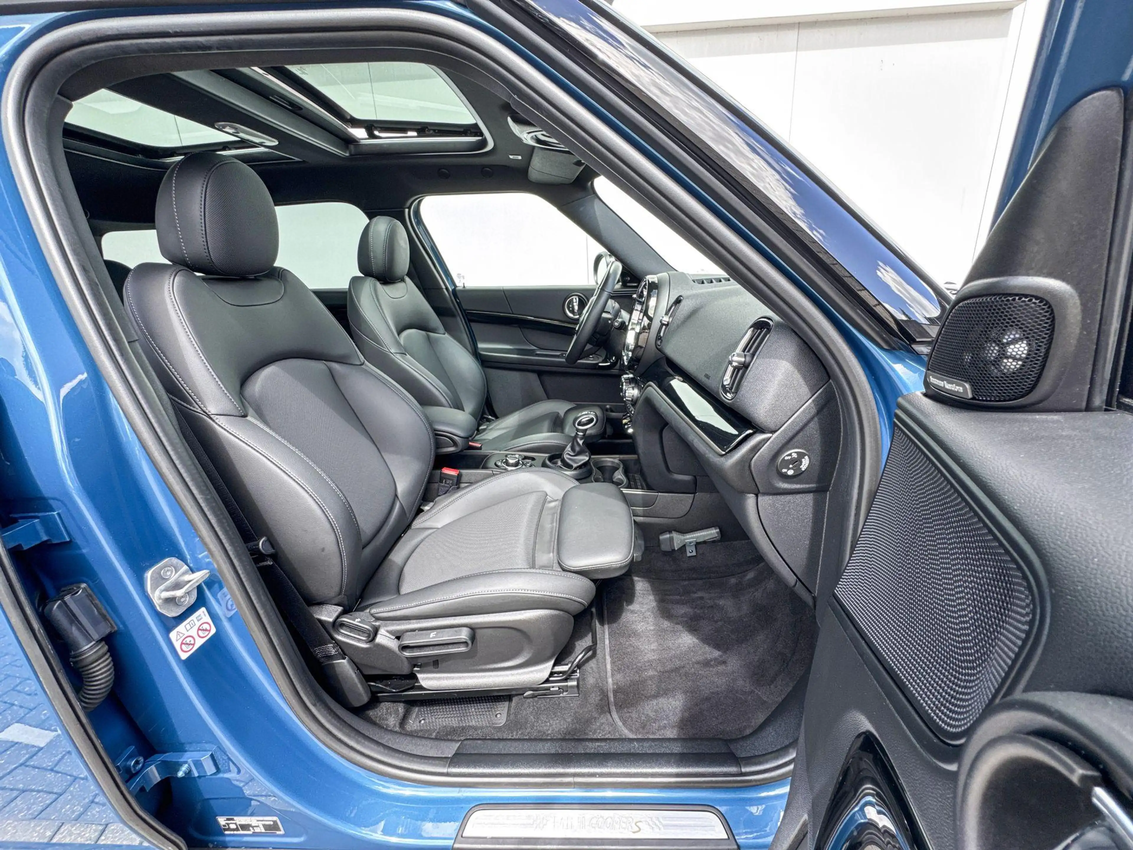 MINI Cooper SE Countryman ALL4 Business Edition — photo 7