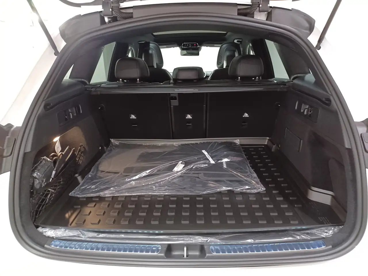 Mercedes-Benz GLC снимка Mercedes-Benz GLC