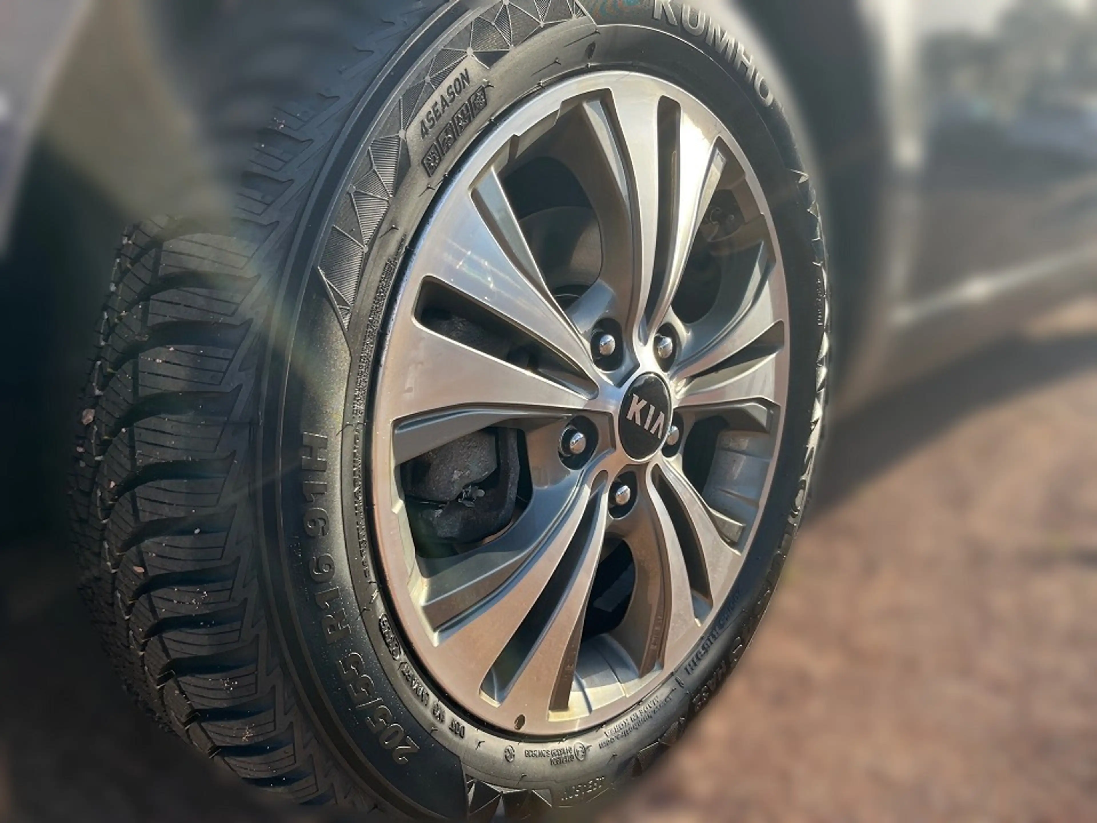 Kia Venga Platinum Edition NAVI SHZ PDC KAM LRHZ — photo 6