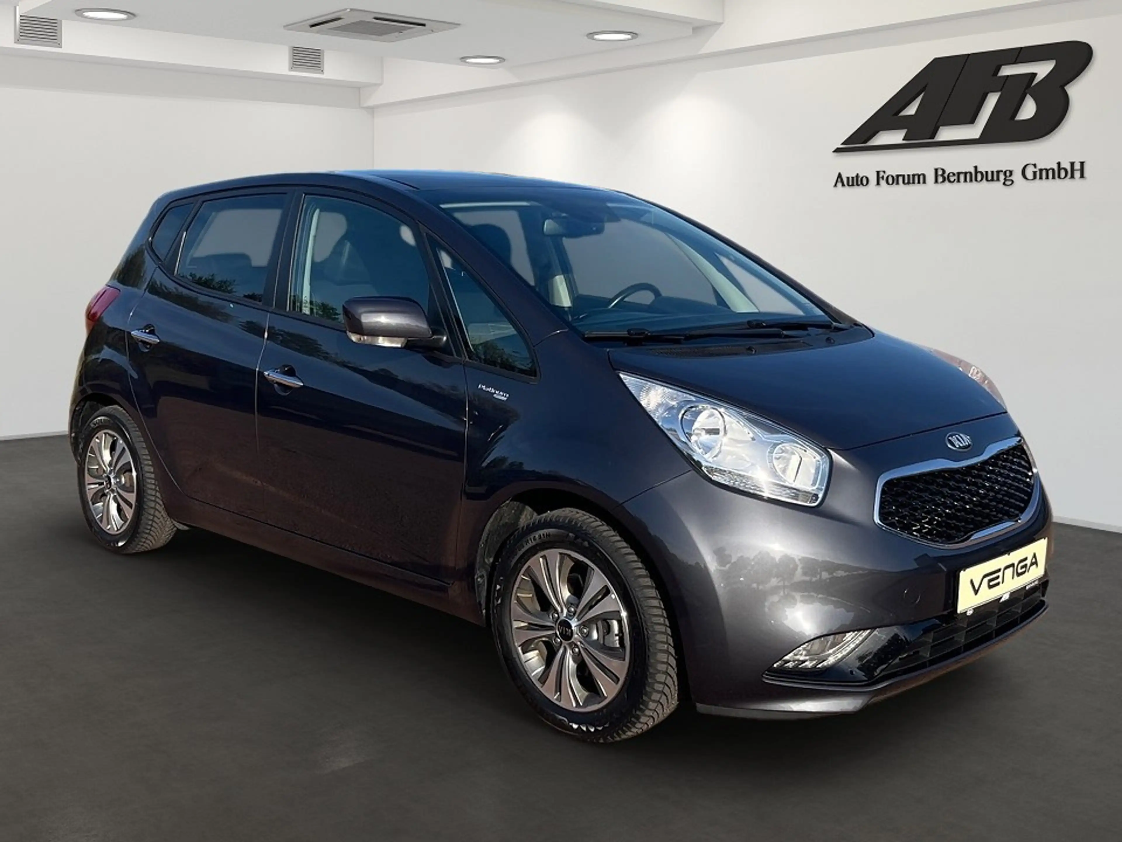 Kia Venga Platinum Edition NAVI SHZ PDC KAM LRHZ — photo 2