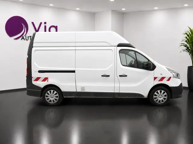 Renault Trafic view 4