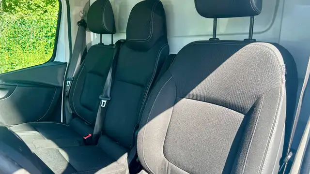 Renault Trafic view 12