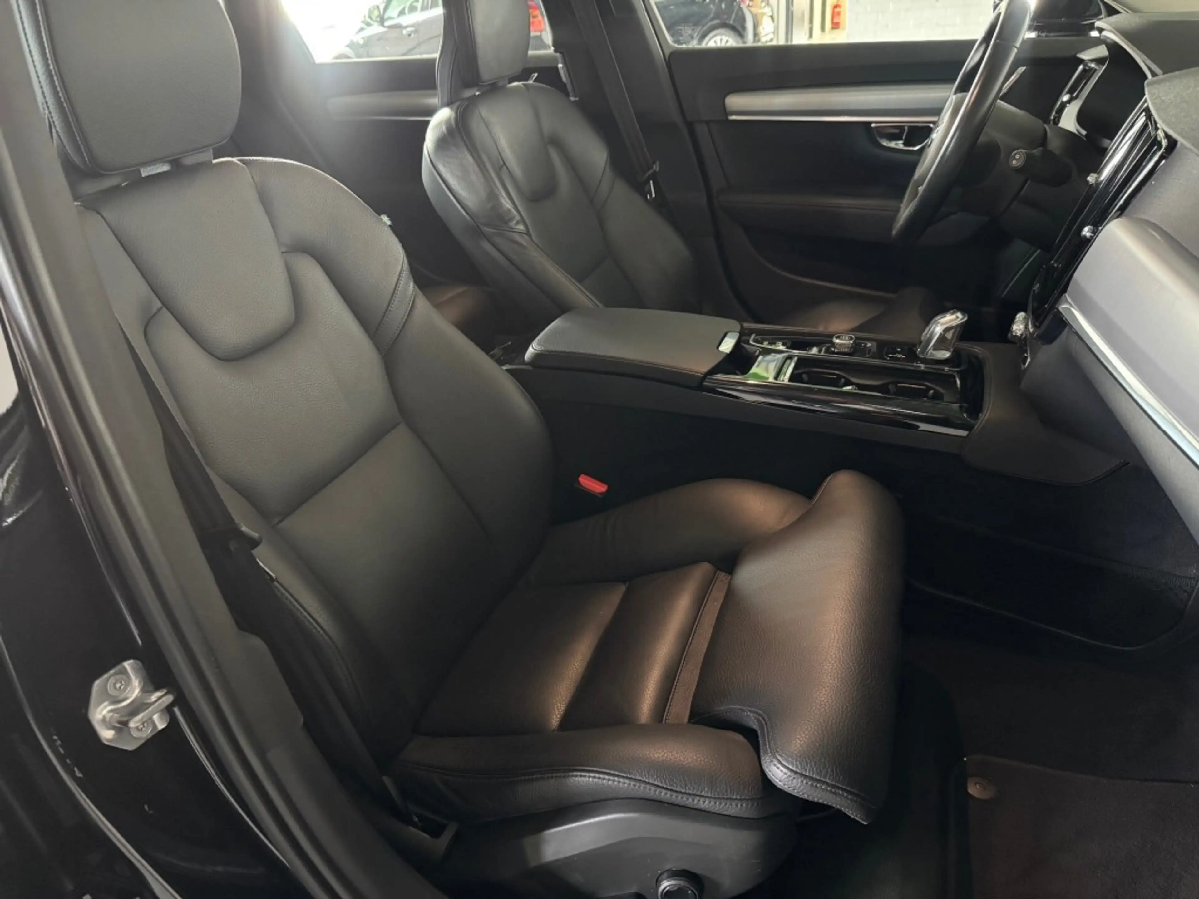 Volvo V90 2.0 T8 AWD PLUG-IN HYBRIDE / MOMENTUM / Panoramada — photo 15