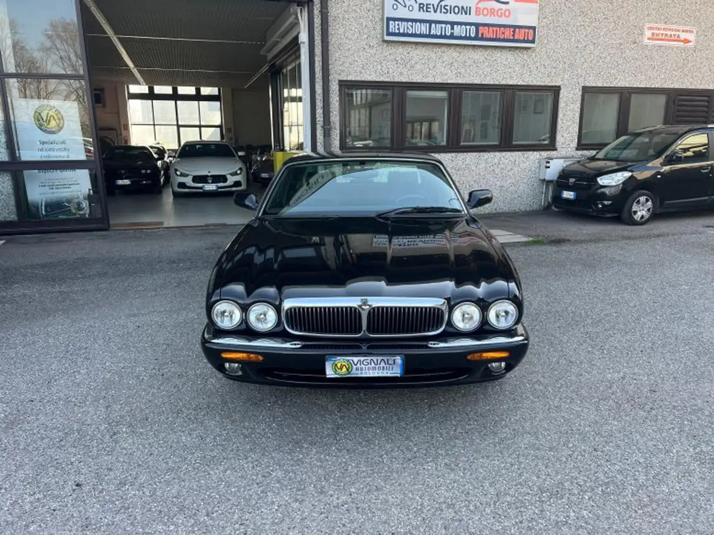 Jaguar XJ 4.0 cat ExecutiveV8 Schwarz - 2