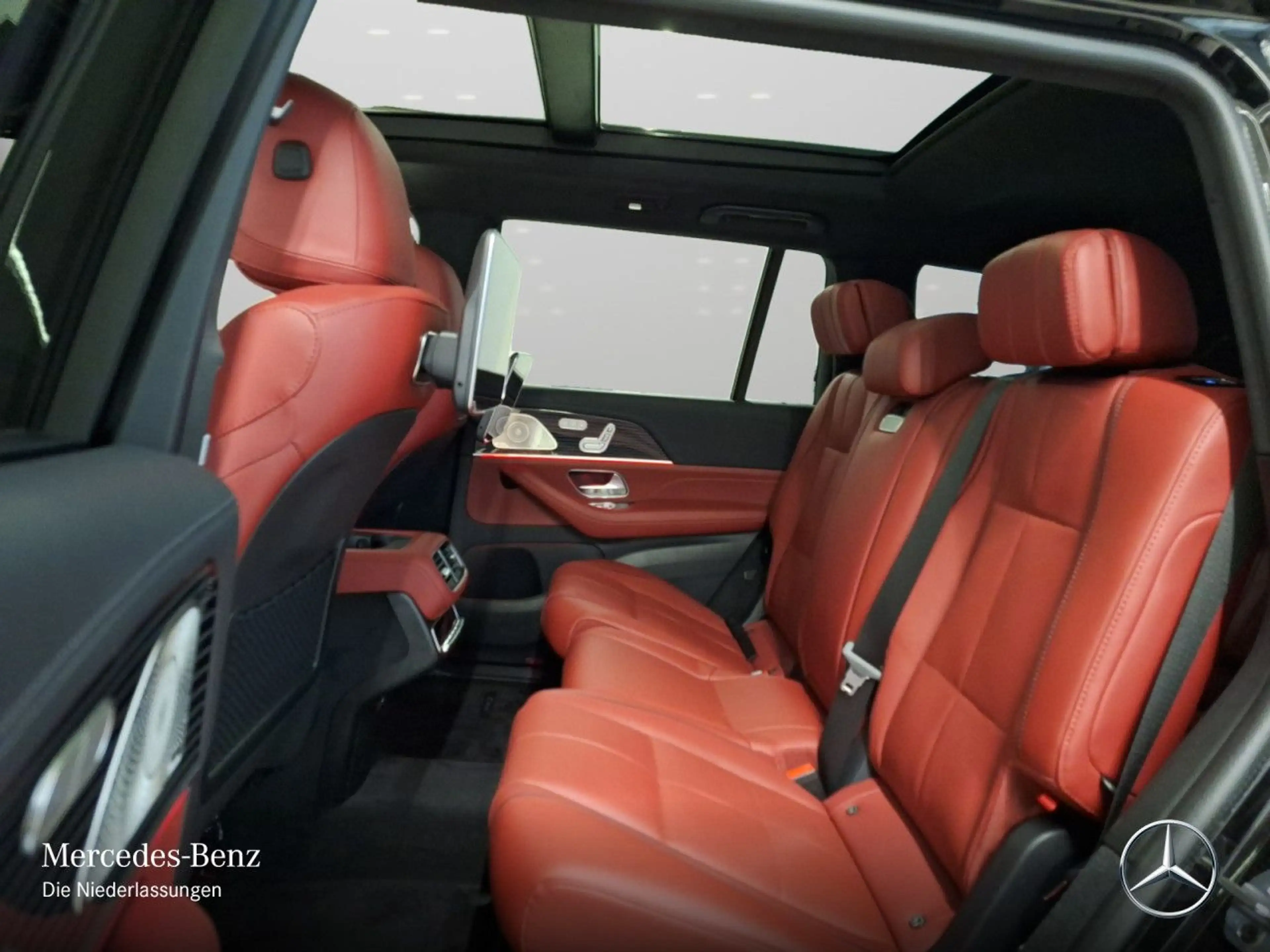 Mercedes-Benz GLS 450 d 4M AMG+NIGHT+PANO+360+AHK+MULTIBEAM+HUD — photo 12