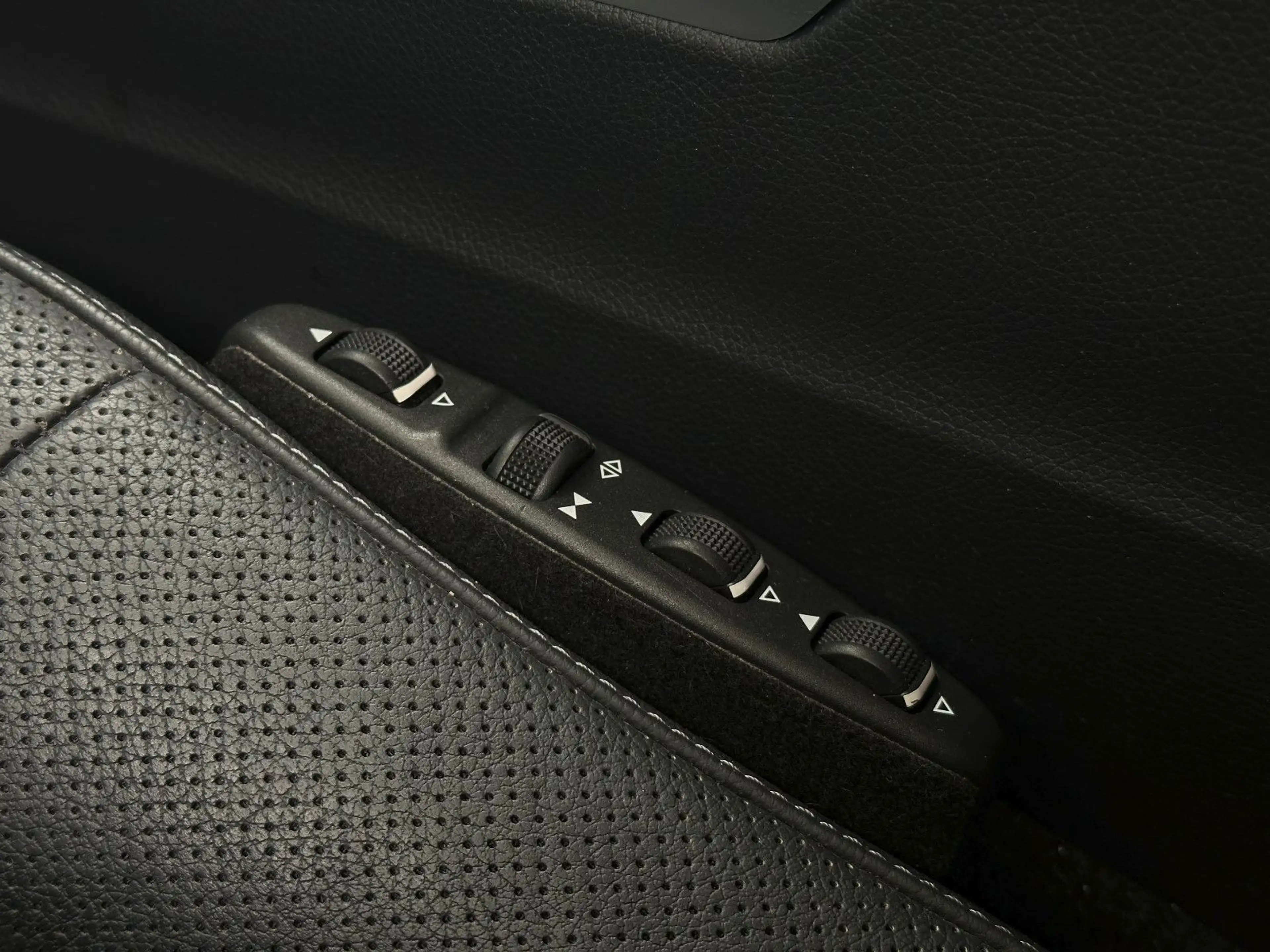 Mercedes-Benz E 350 AMG Paket 4Matic/LED/ B&O/AHK/2.Hand — photo 15