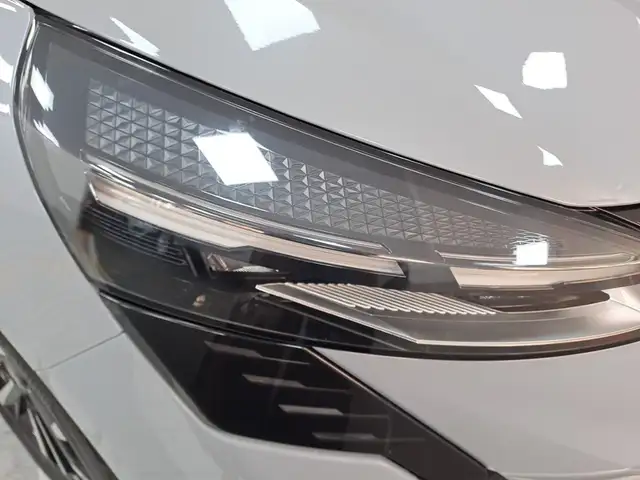 Renault Clio view 8