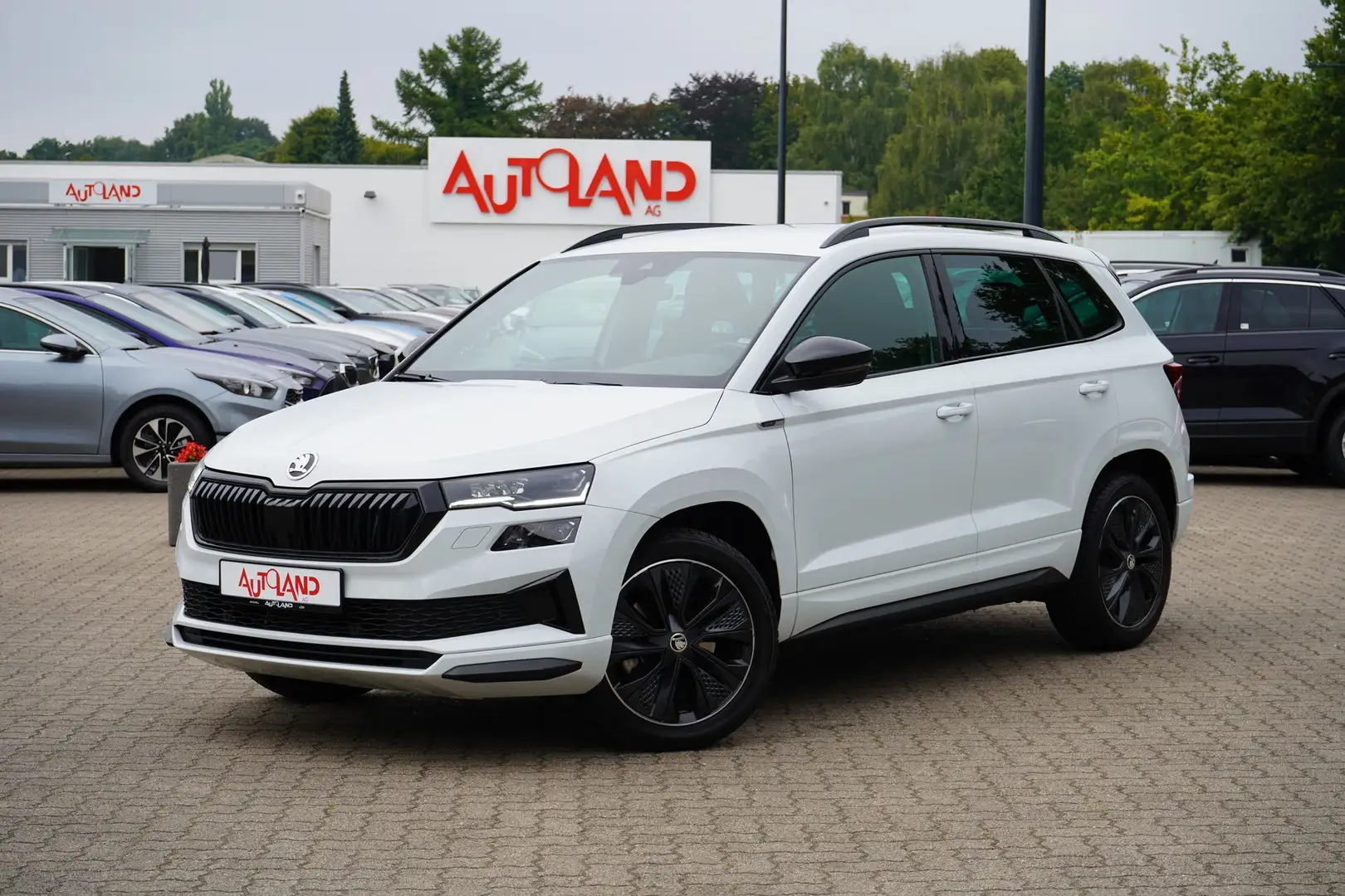 Skoda Karoq 1.5 TSI Sportline LED Navi ACC Totwinkel Weiß - 2