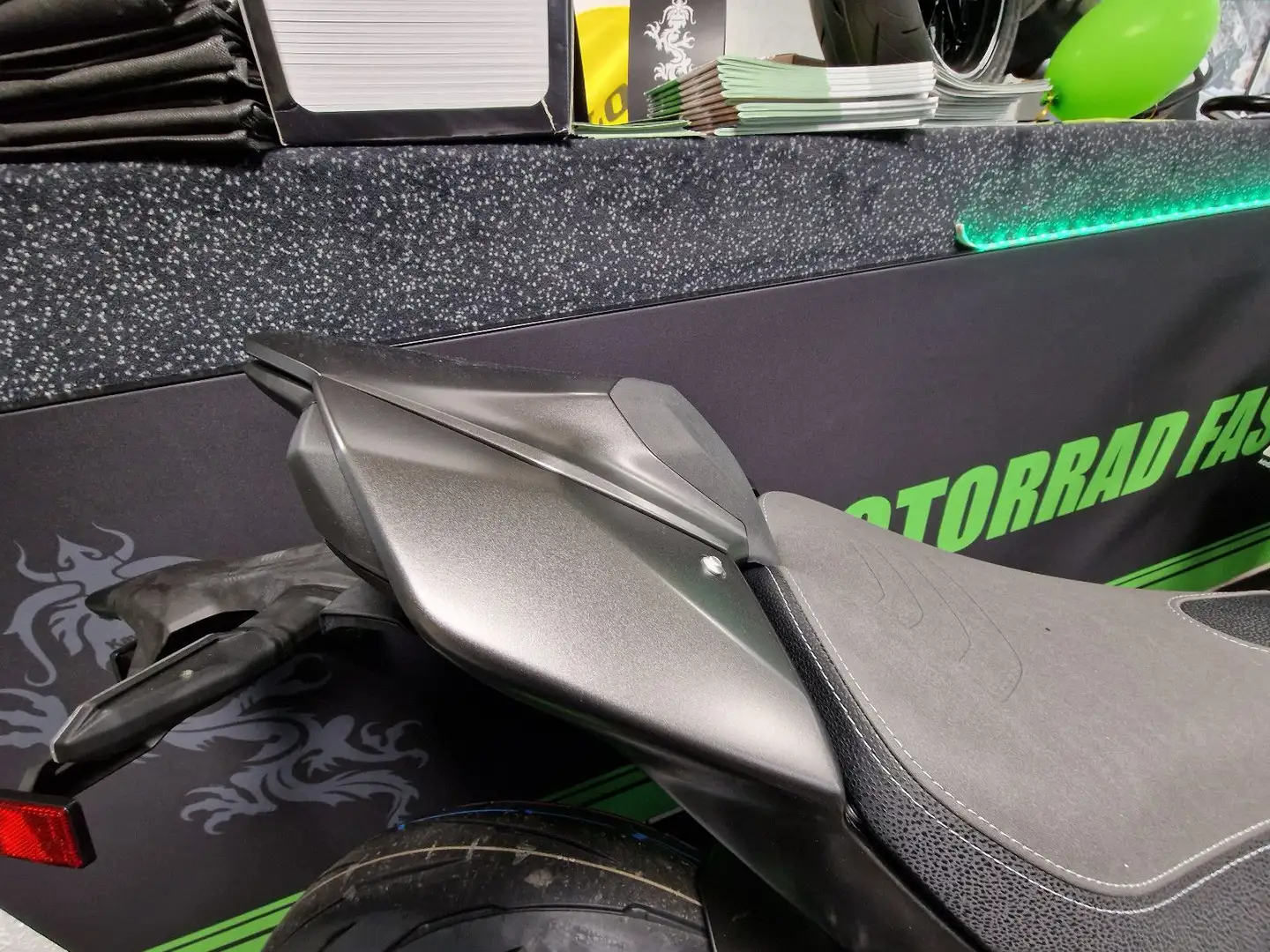 Kawasaki Z 900 SE Performance Negro - 2