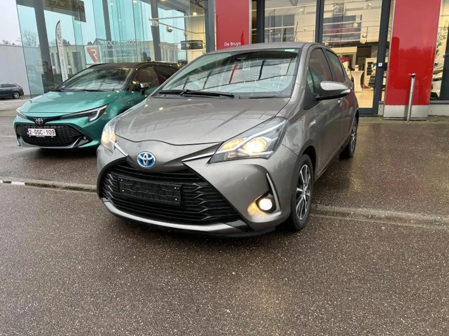 Toyota Yaris Comfort & Pack Y-CONIC Gris - 1