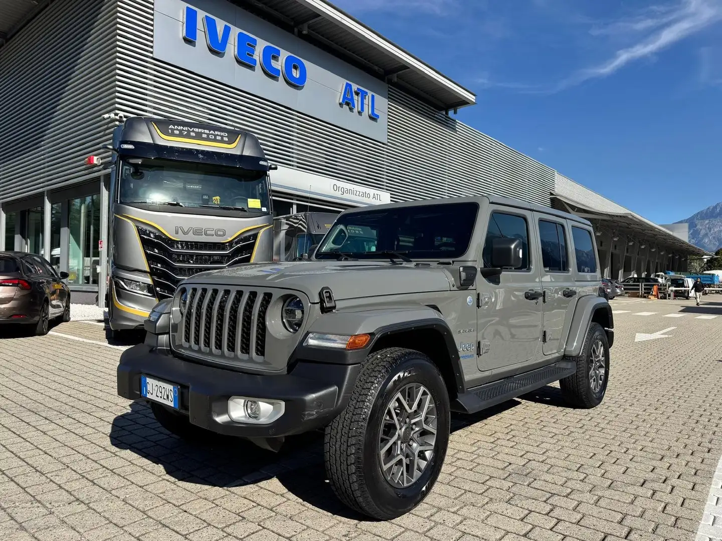 Jeep Wrangler Wrangler IV Unlimited 4xe 2.0 atx phev Sahara auto Grigio - 1
