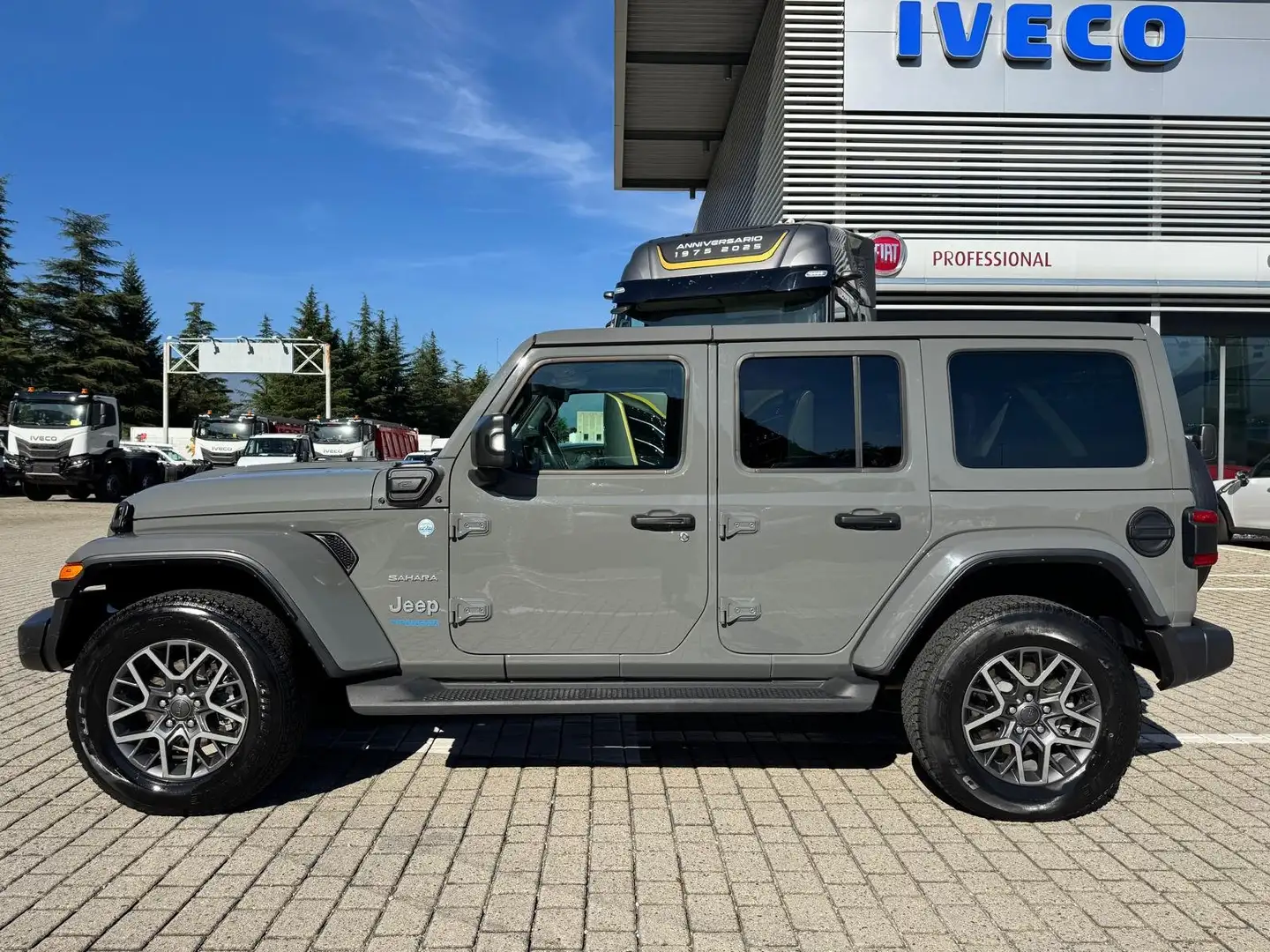 Jeep Wrangler Wrangler IV Unlimited 4xe 2.0 atx phev Sahara auto Grigio - 2