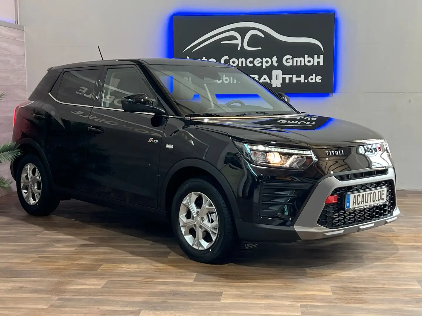 KGM Tivoli 1,5P 2WD Nomad +Klima +Digitaltacho +RFK Schwarz - 2