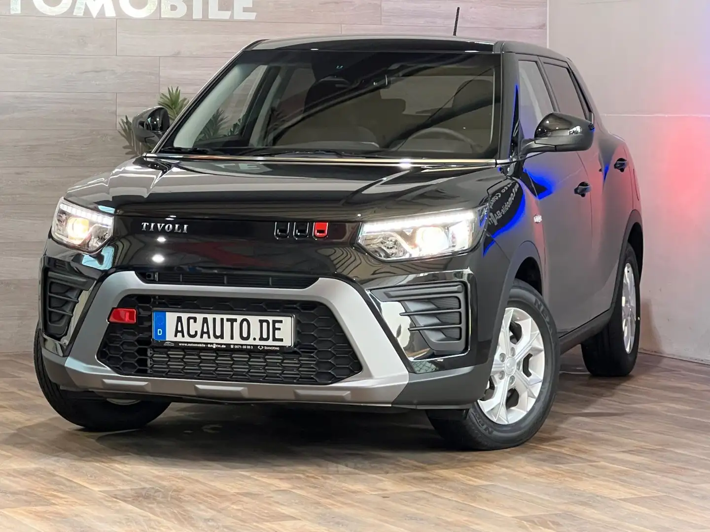 KGM Tivoli 1,5P 2WD Nomad +Klima +Digitaltacho +RFK Schwarz - 1