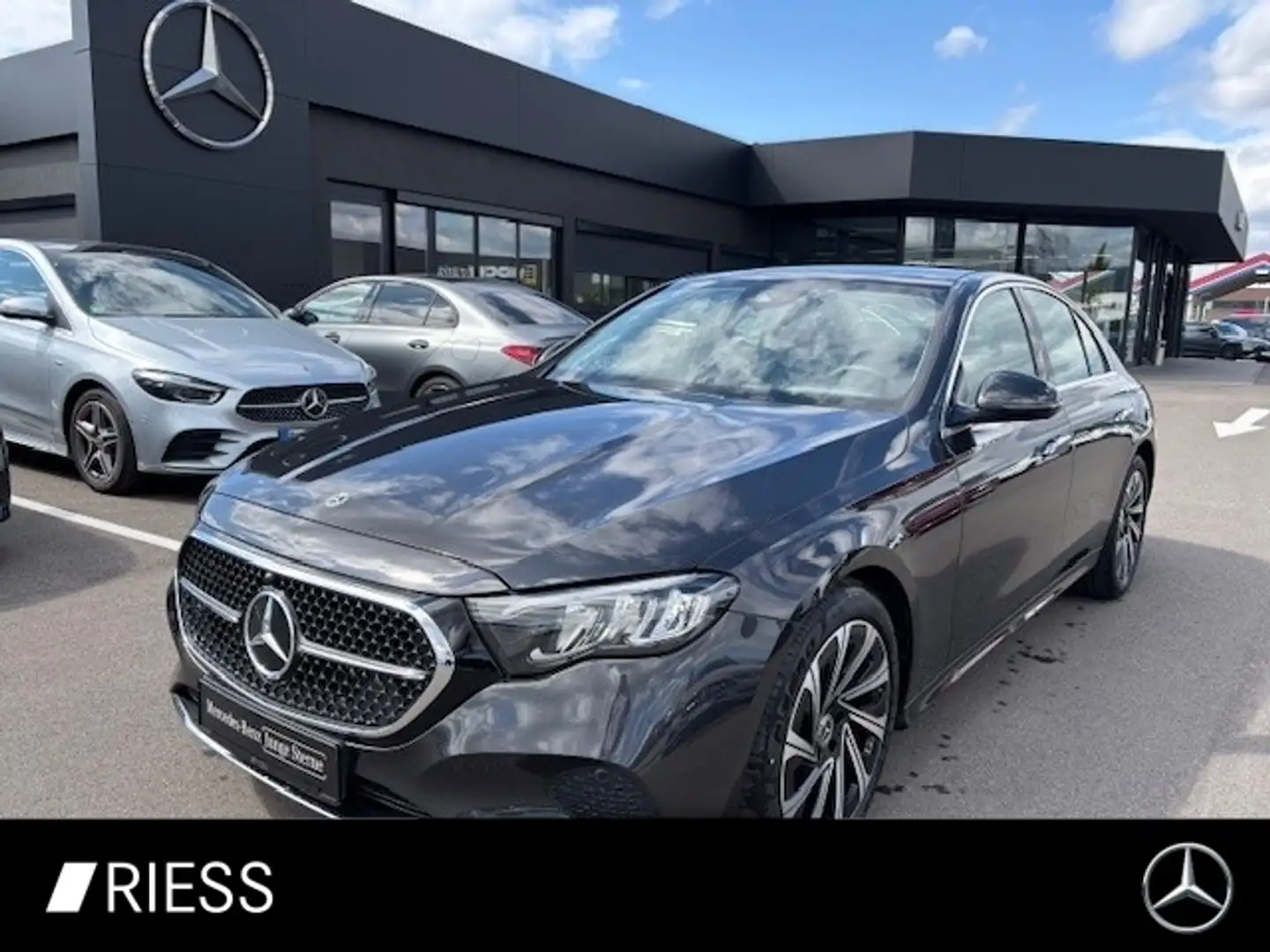 Mercedes-Benz E 220 d Avantgarde Navi LED W-Paket Pano Ambi Wide Gri - 1