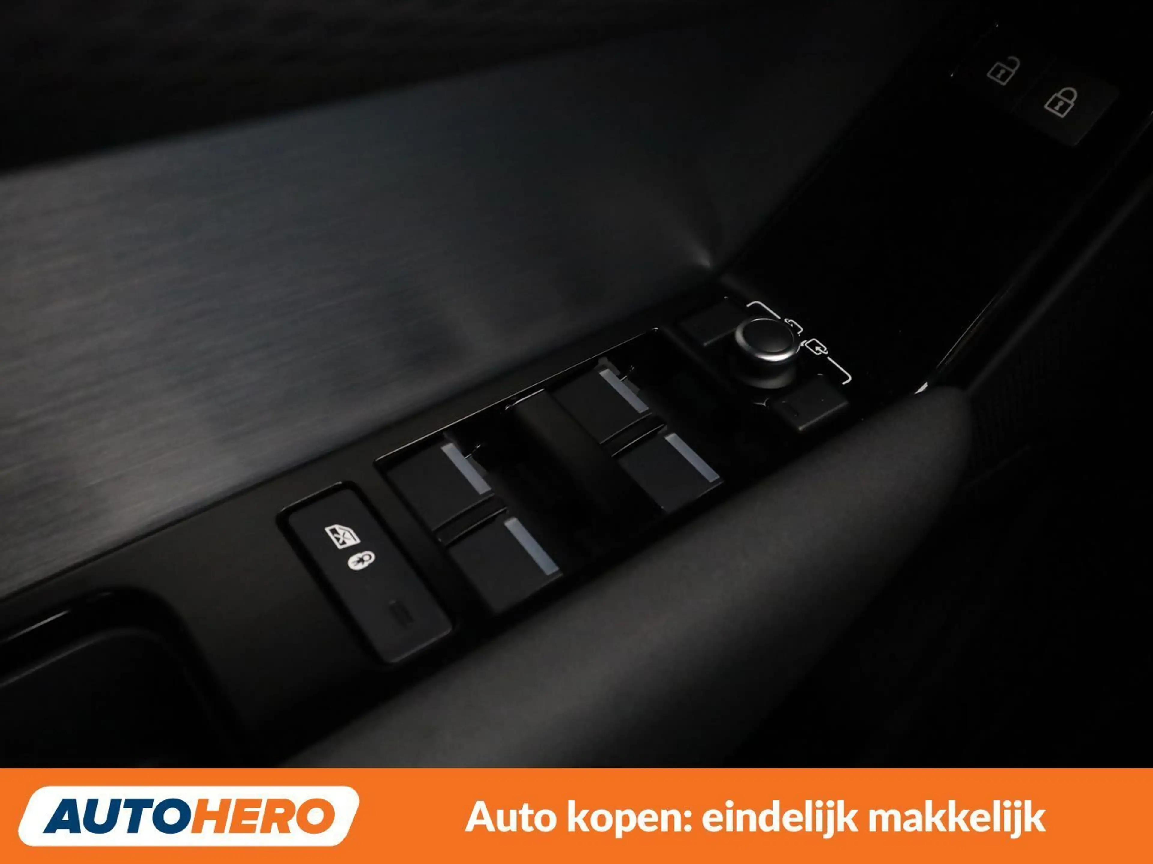 Land Rover Range Rover Velar P400e Plug-in Hybrid R-Dynamic — photo 26