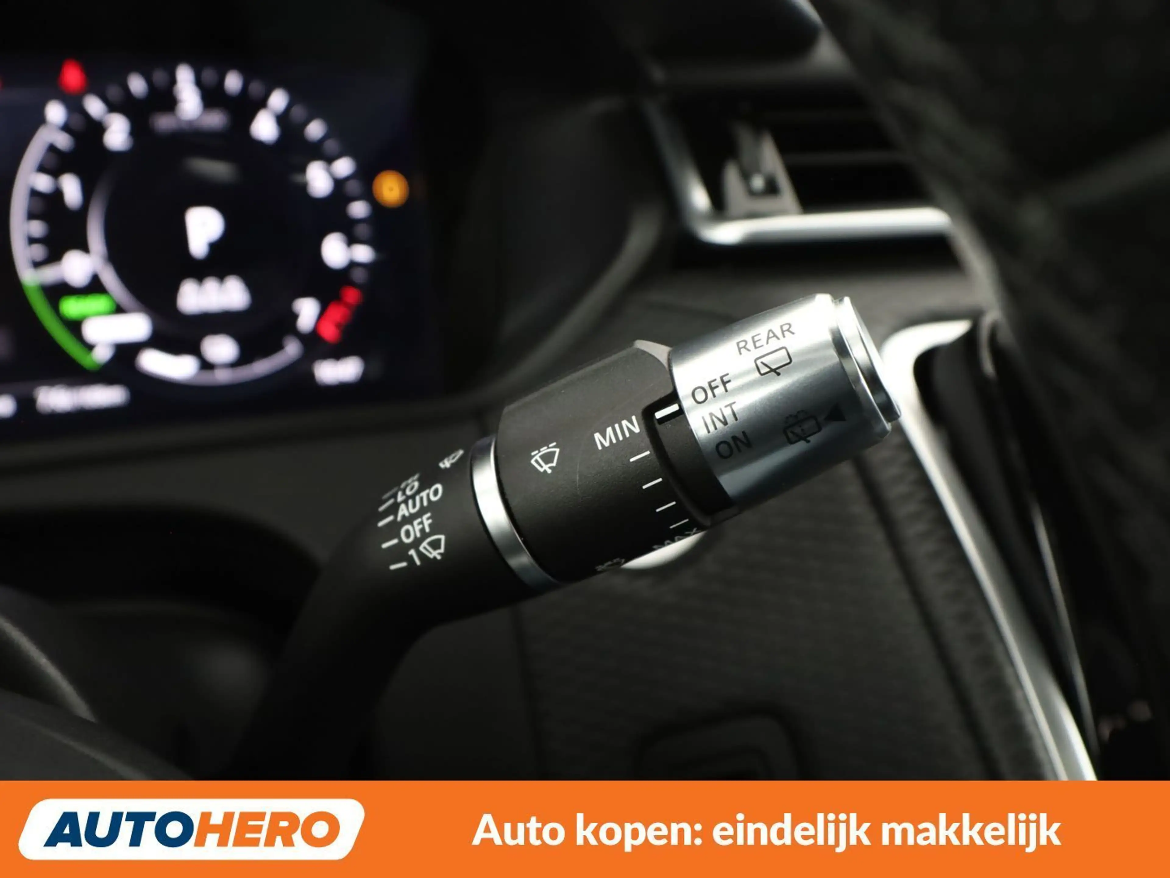 Land Rover Range Rover Velar P400e Plug-in Hybrid R-Dynamic — photo 29
