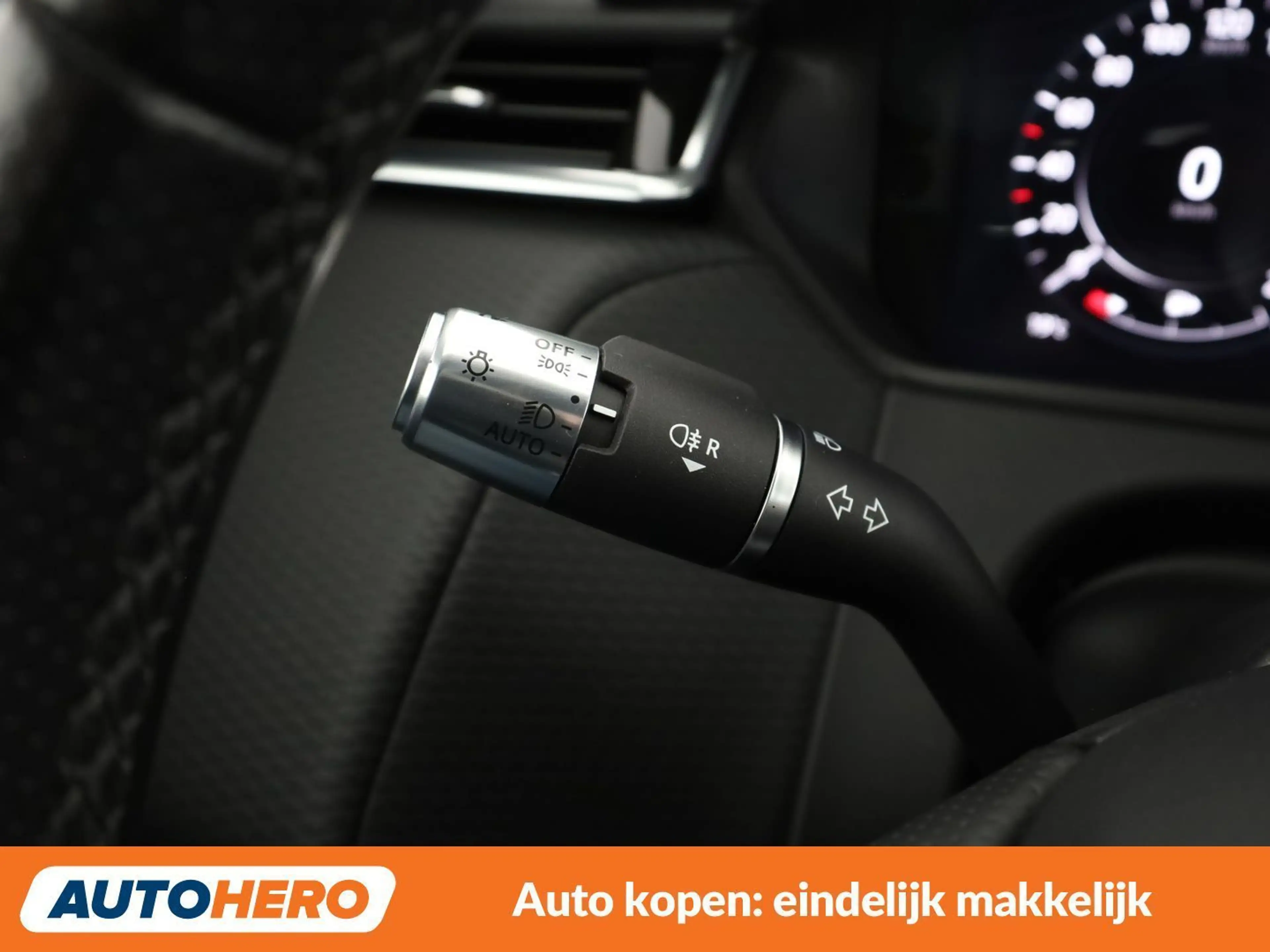 Land Rover Range Rover Velar P400e Plug-in Hybrid R-Dynamic — photo 28