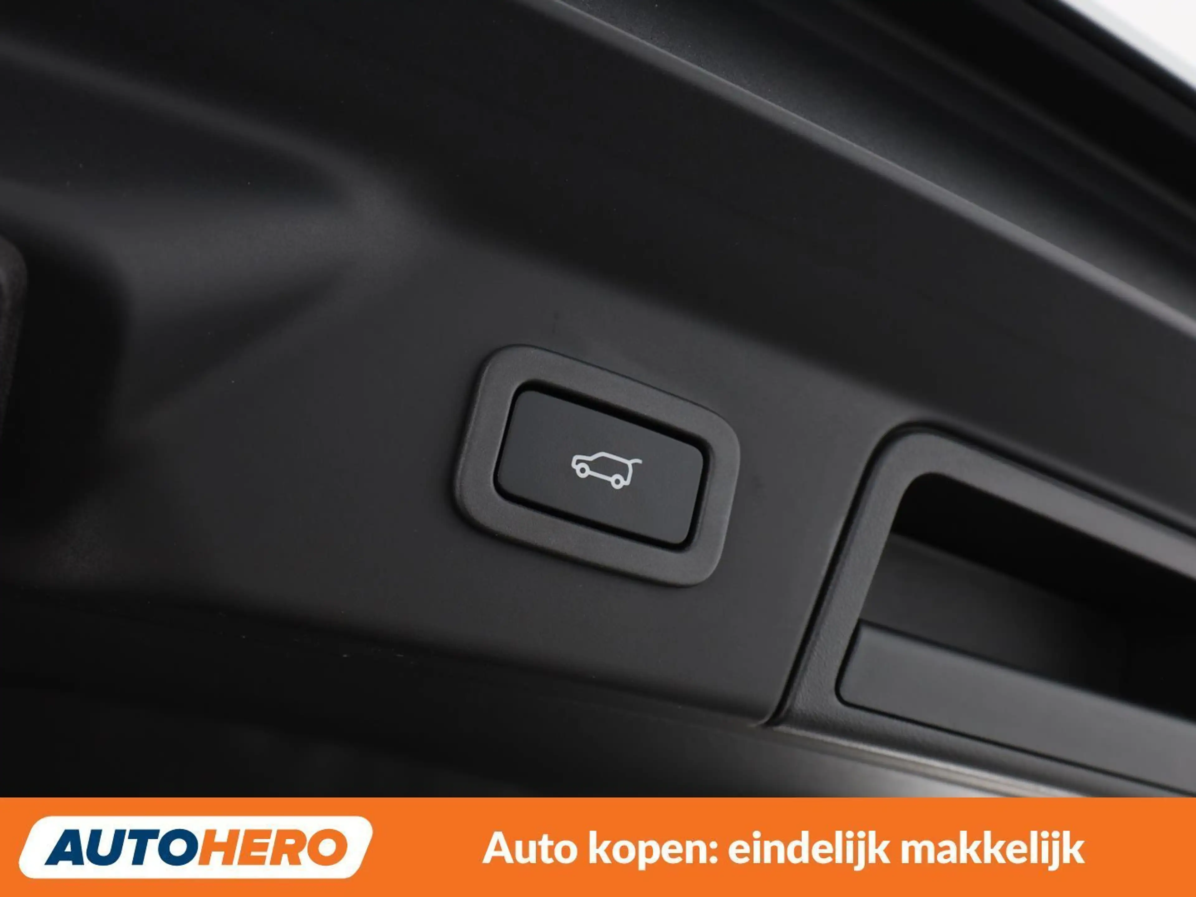 Land Rover Range Rover Velar P400e Plug-in Hybrid R-Dynamic — photo 33