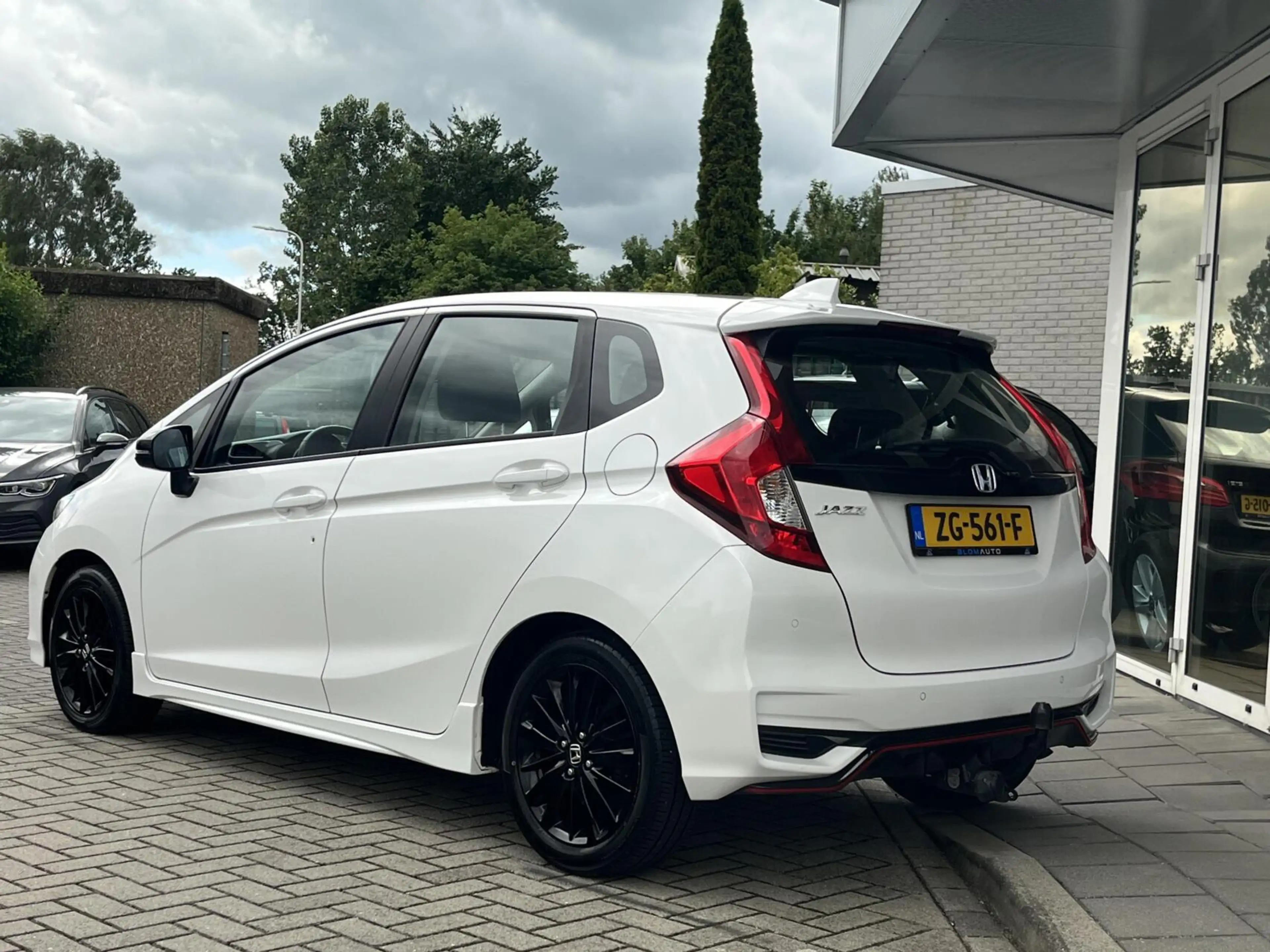 Honda Jazz 1.5 i-VTEC Dynamic 131PK TREKHAAK+1E EIG.+LED+PDC — photo 17