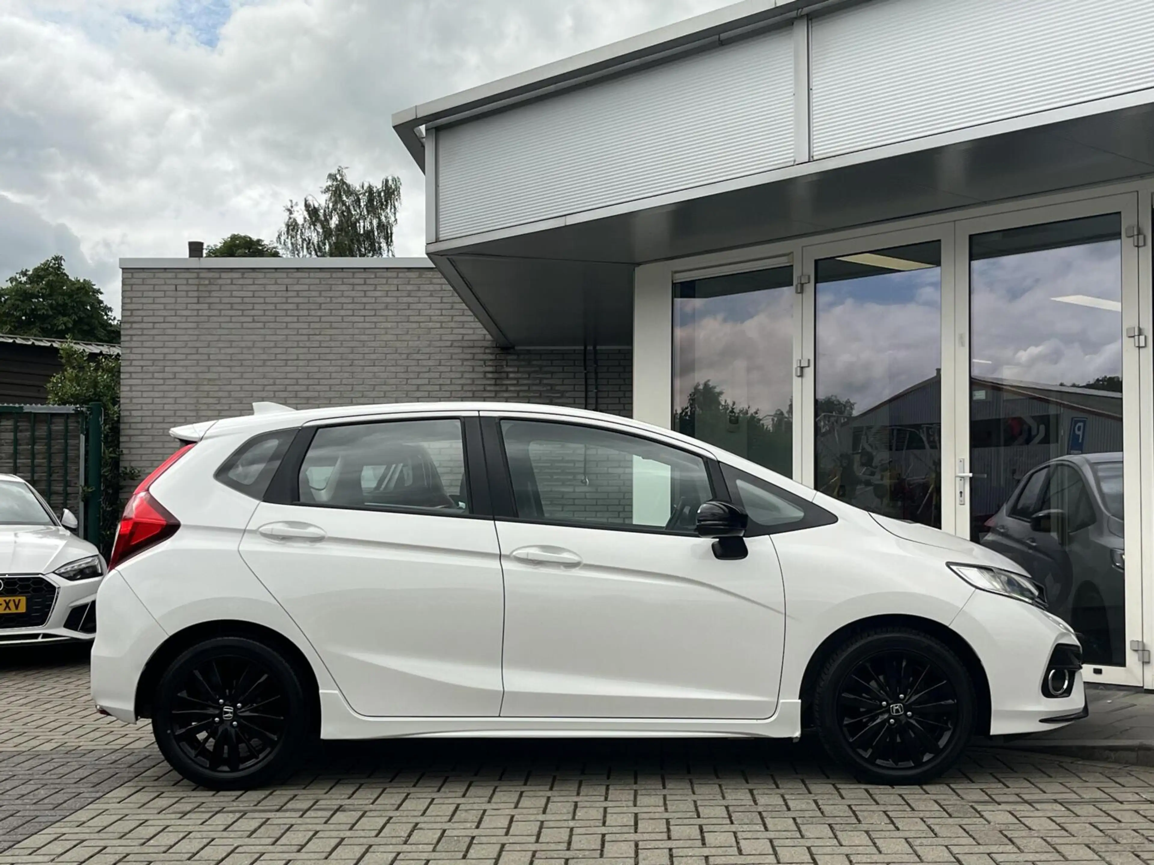 Honda Jazz 1.5 i-VTEC Dynamic 131PK TREKHAAK+1E EIG.+LED+PDC — photo 3