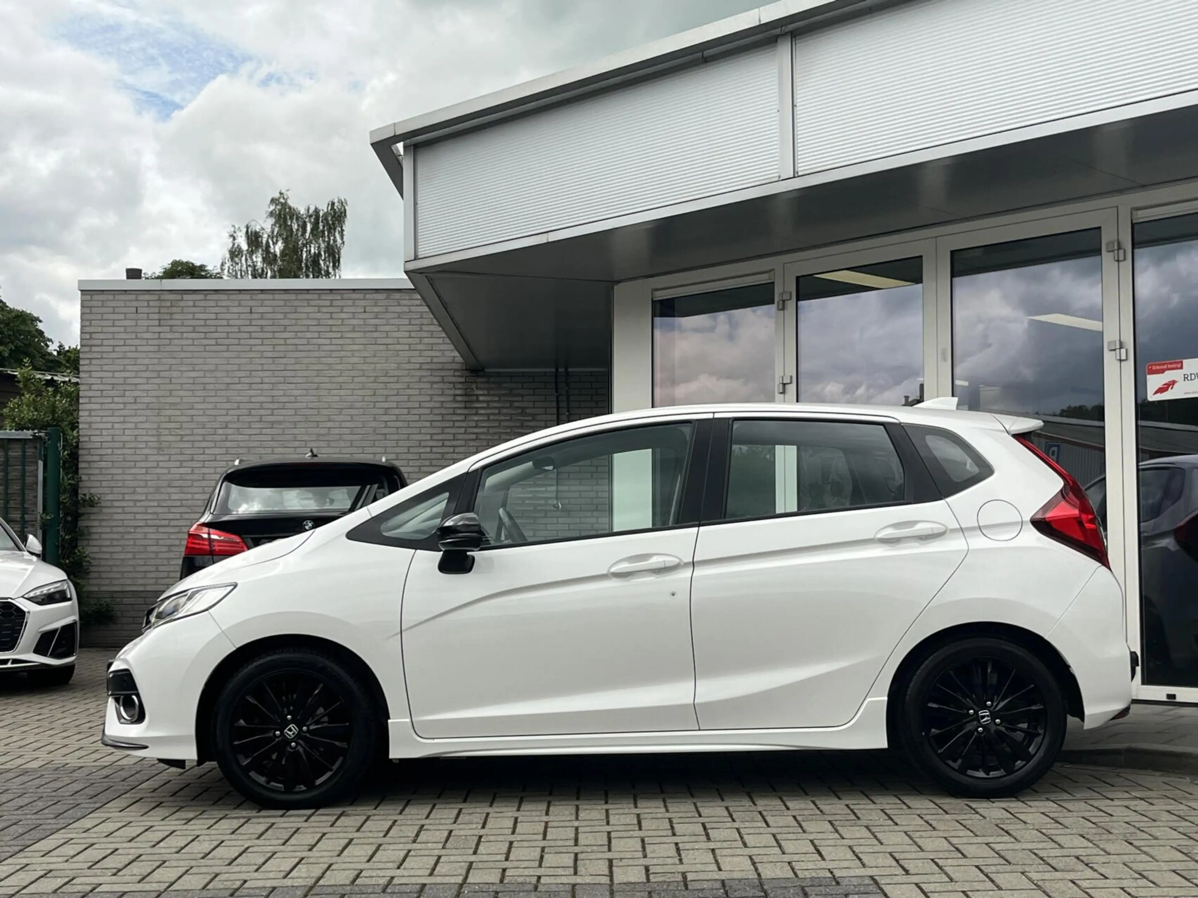 Honda Jazz 1.5 i-VTEC Dynamic 131PK TREKHAAK+1E EIG.+LED+PDC — photo 4