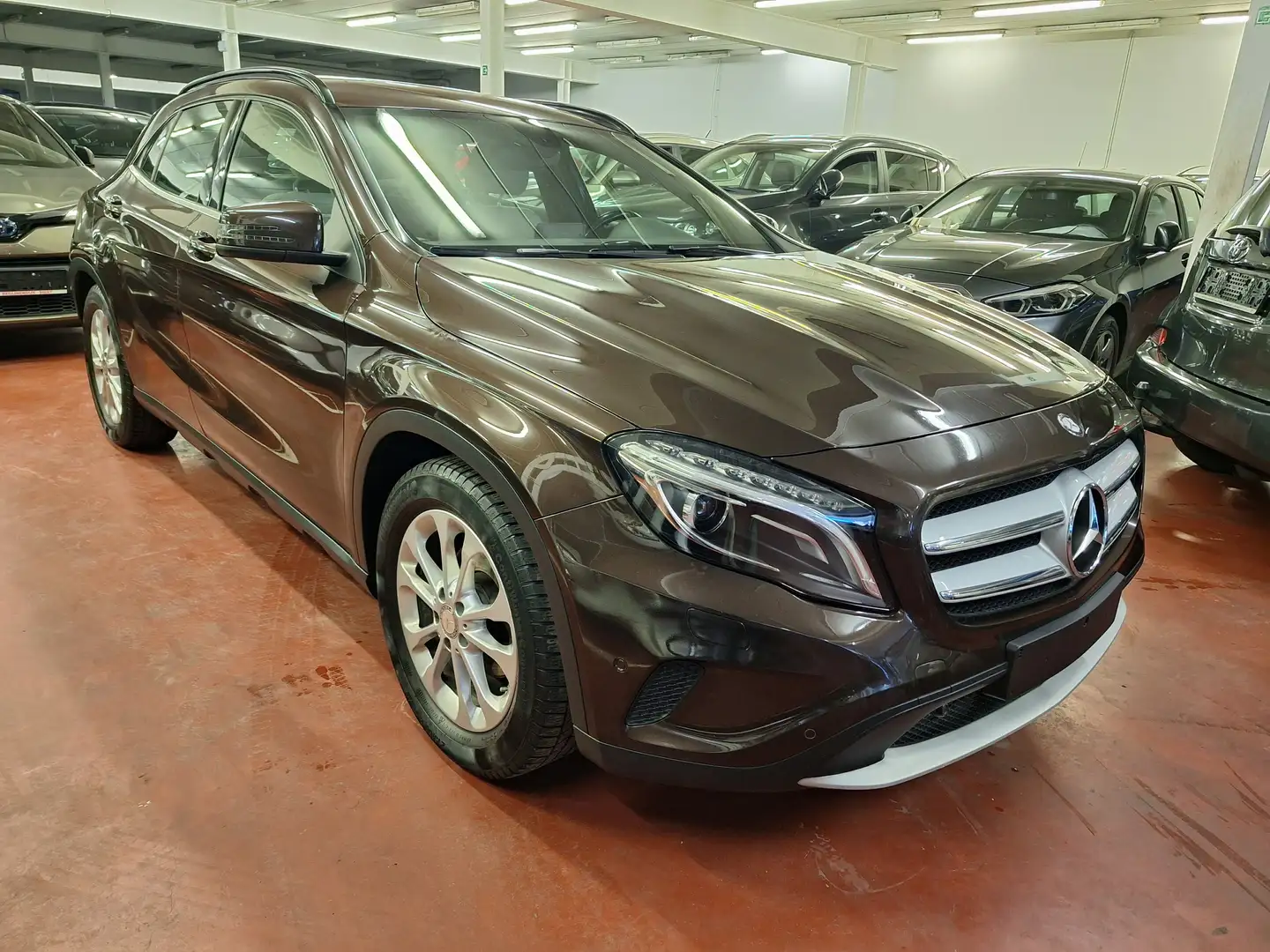 Mercedes-Benz GLA 200 d 4-Matic Brun - 1