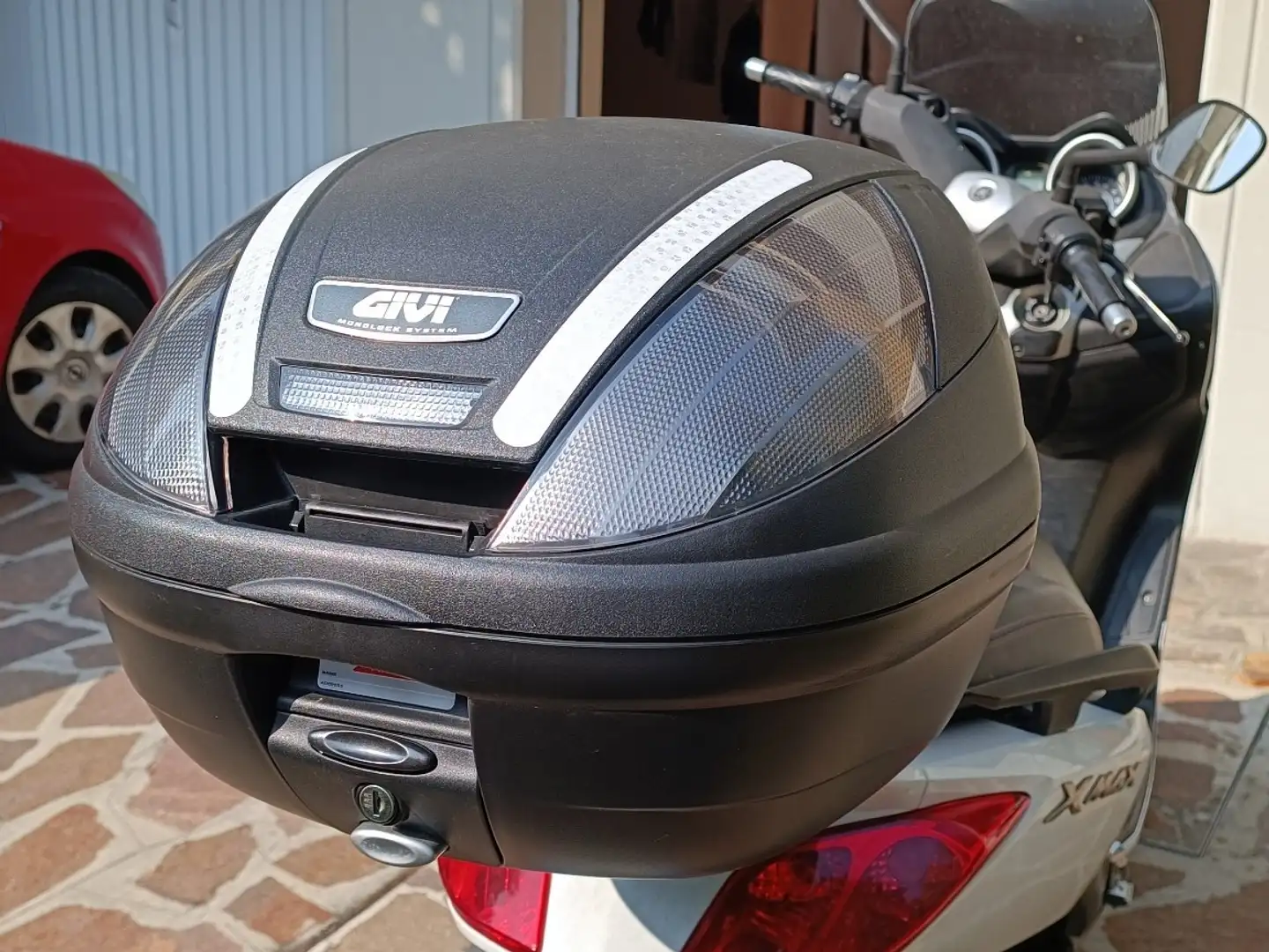 Yamaha X-Max 250 Bílá - 1