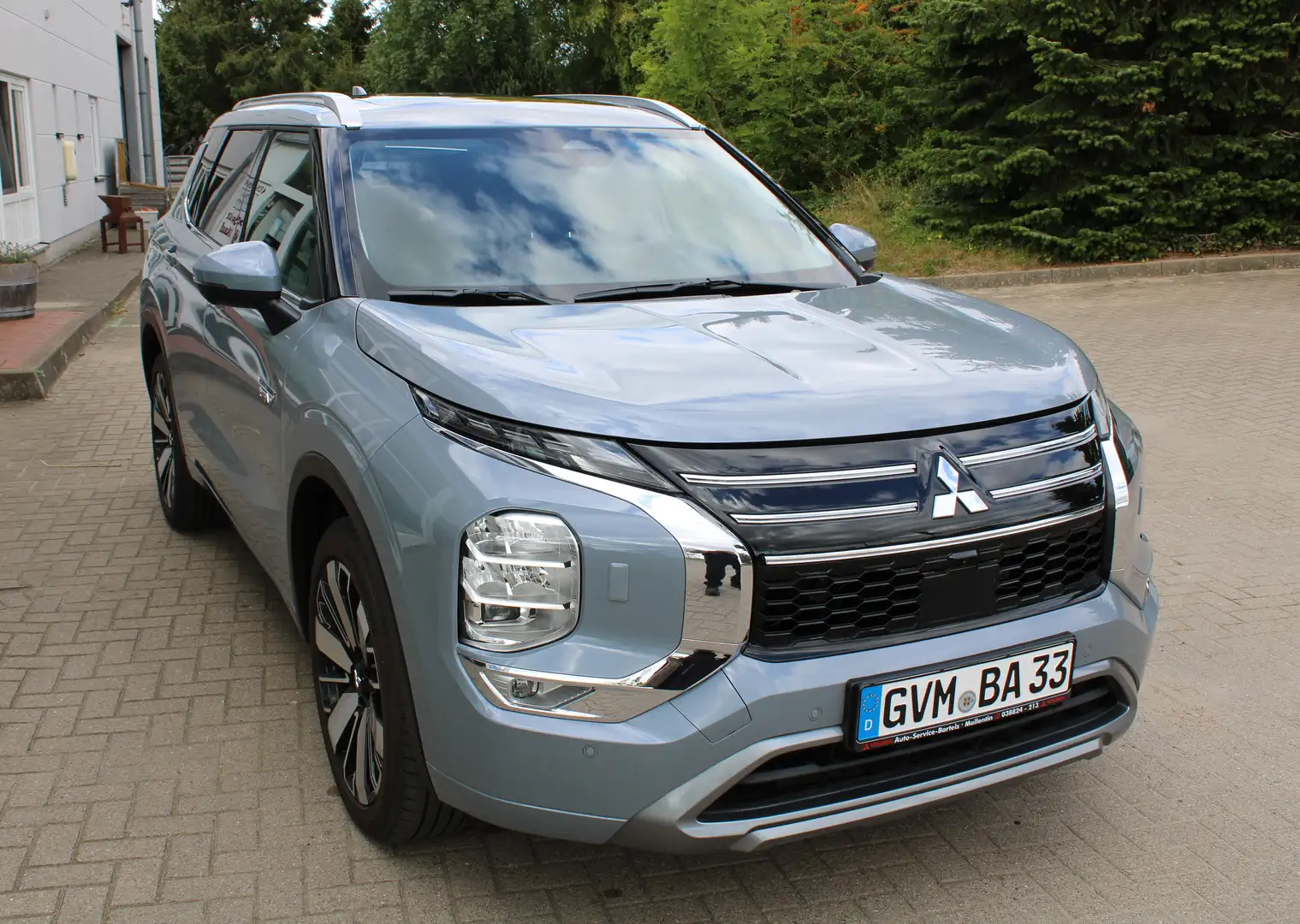 Mitsubishi Outlander 2.4 4WD Plug-In Hybrid Top Grau - 2