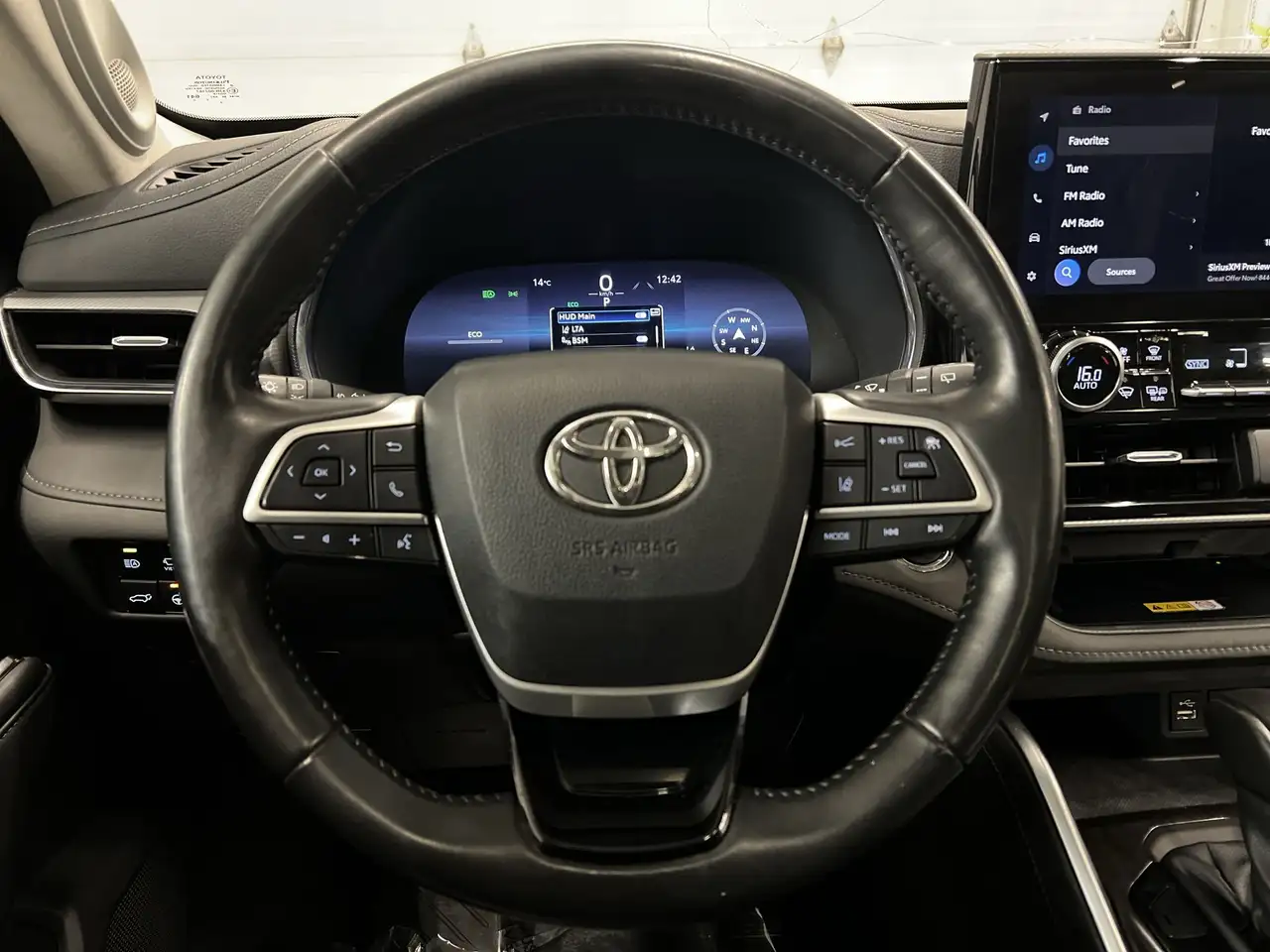 Toyota Highlander снимка Toyota Highlander