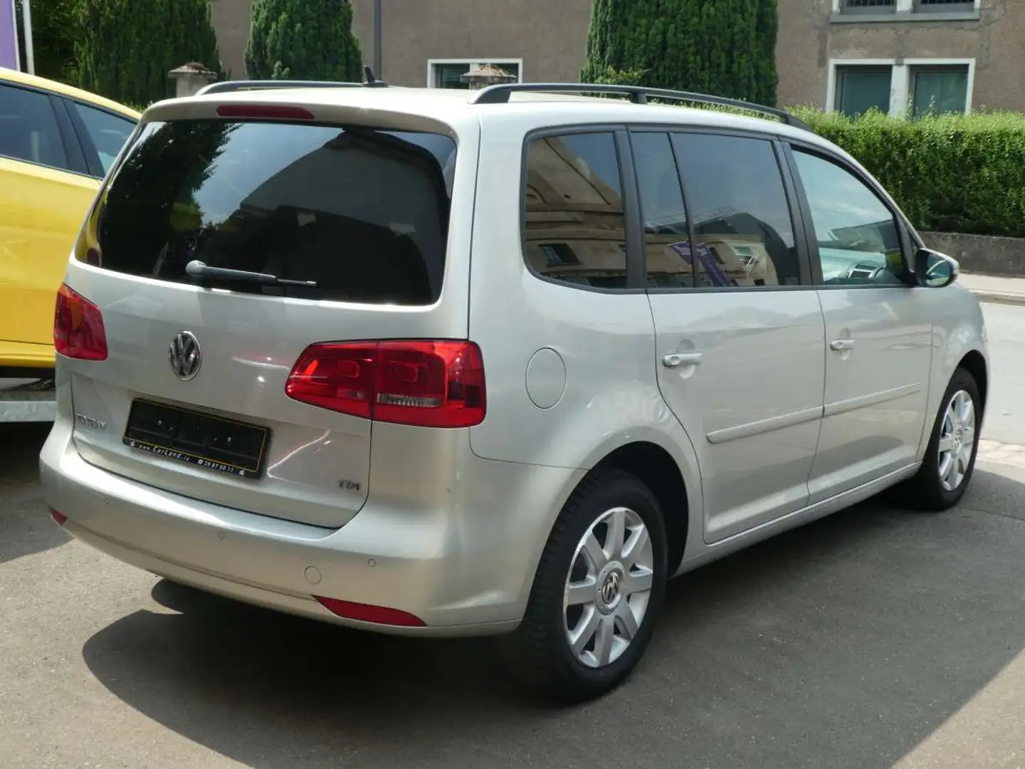 Volkswagen Touran TDi 105 Pack 7pl. Gris - 2