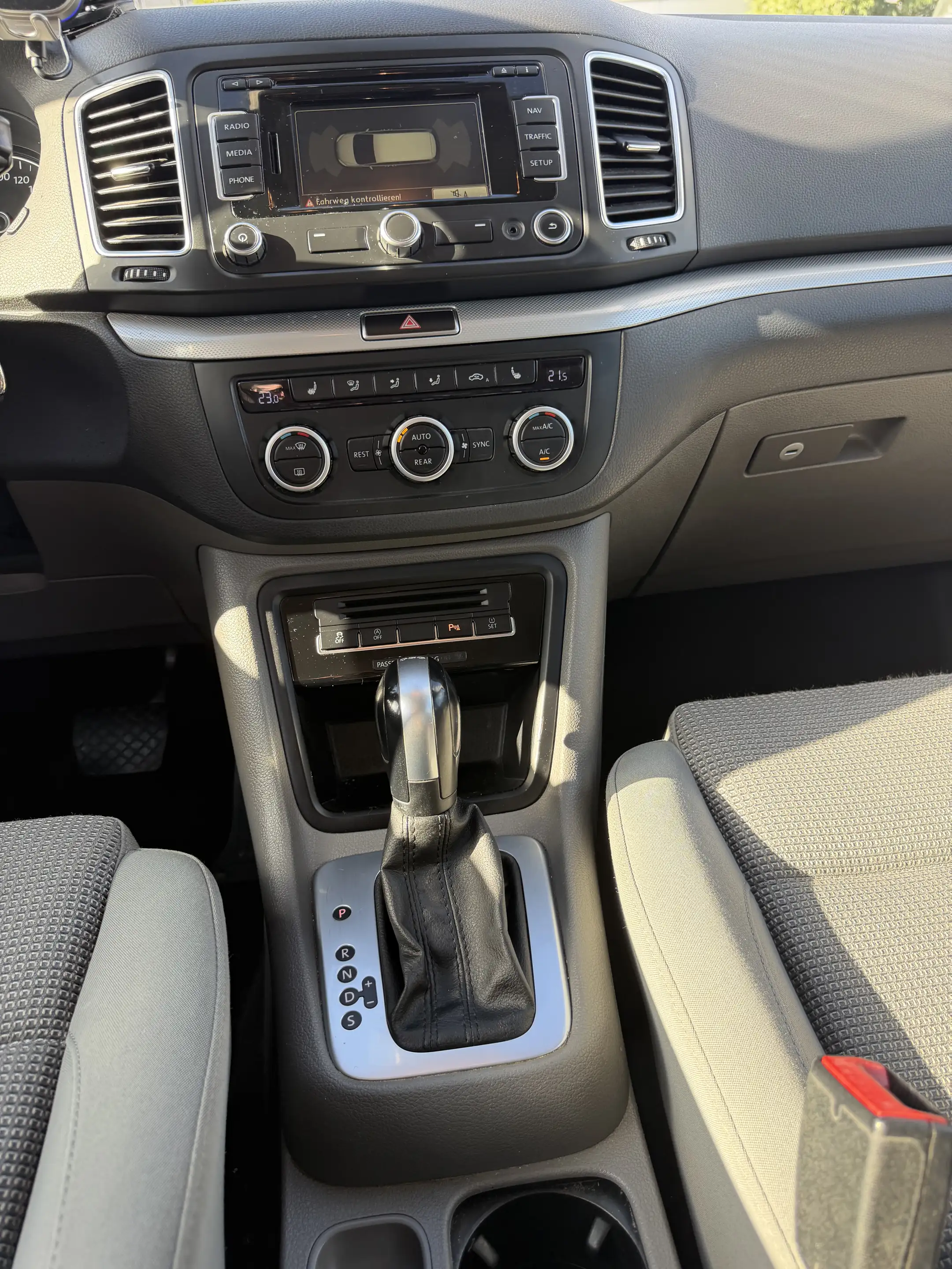 Volkswagen Sharan Comfortline BMT 2,0 TDI DSG — photo 11