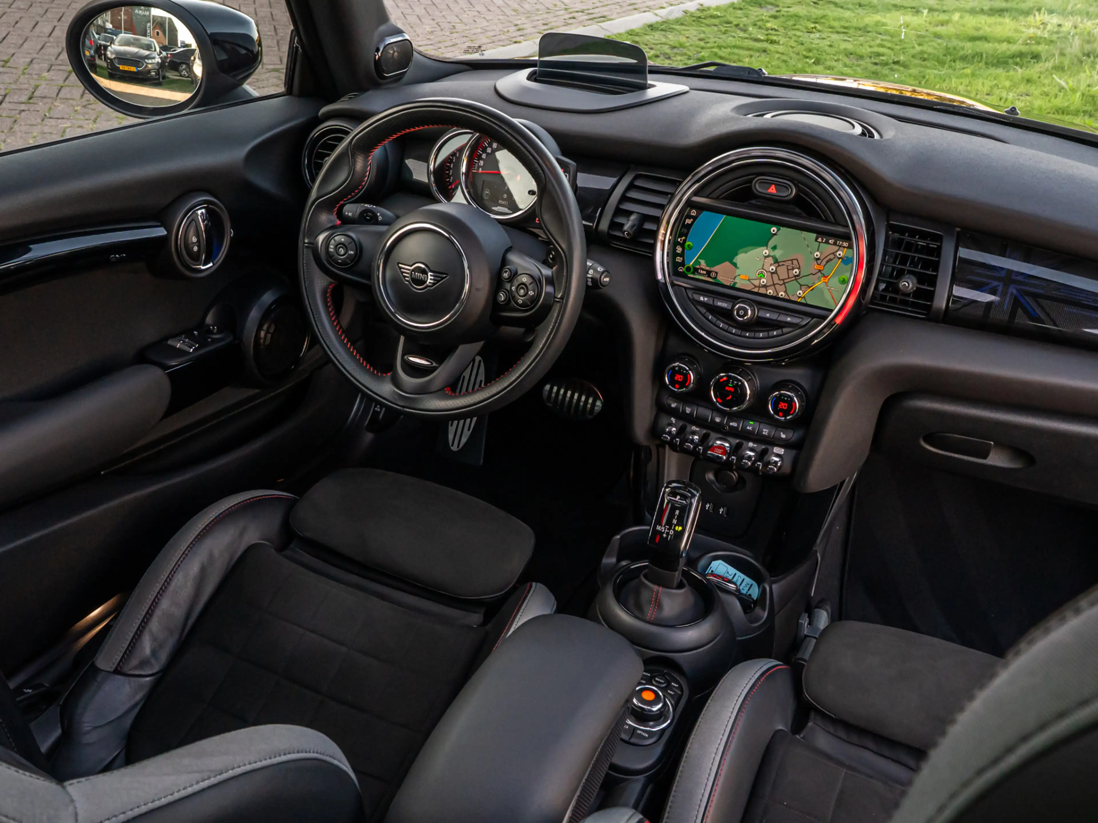 MINI John Cooper Works 3-Deurs 2.0 Chili ORG NL PANO JCW STOELEN 18 INCH — photo 2