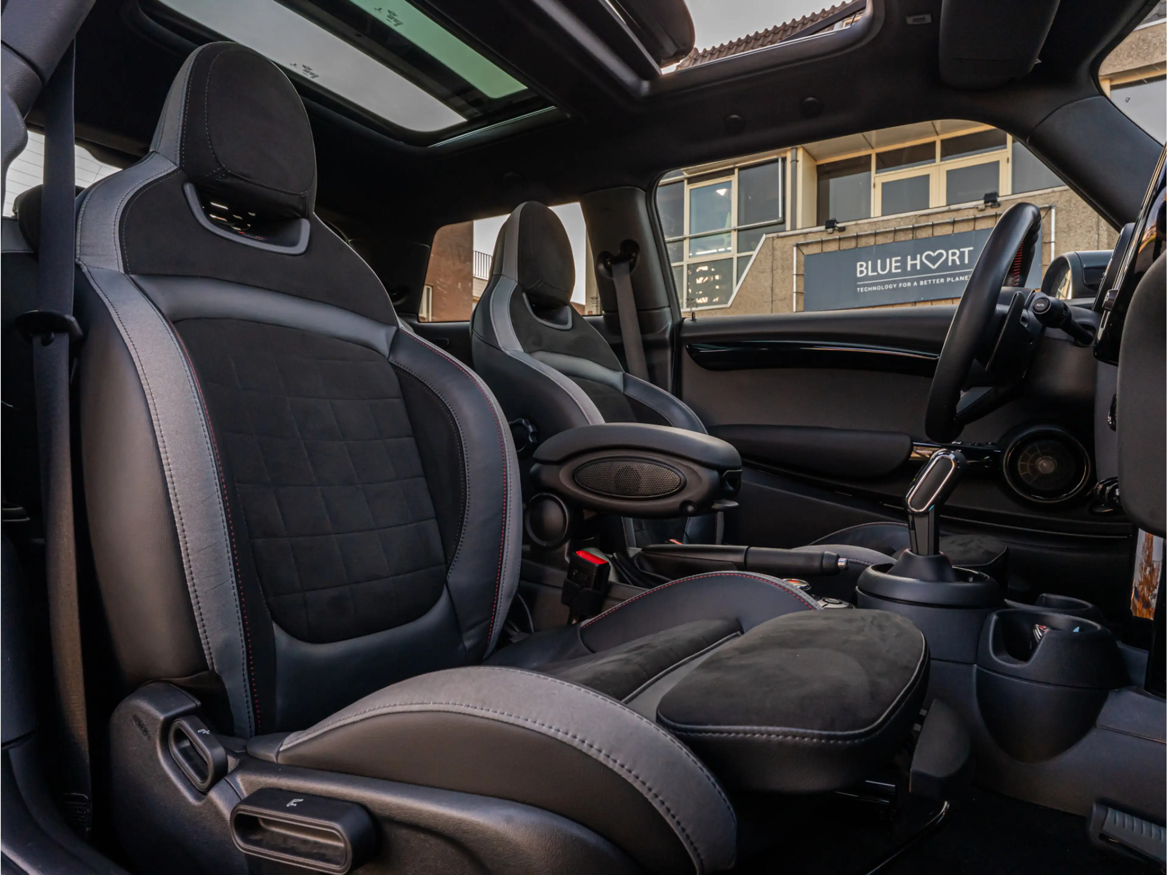 MINI John Cooper Works 3-Deurs 2.0 Chili ORG NL PANO JCW STOELEN 18 INCH — photo 4