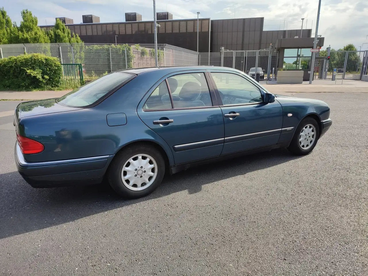 Mercedes-Benz E 240 E-Klasse Elegance sehr guter Zustand, foto 4