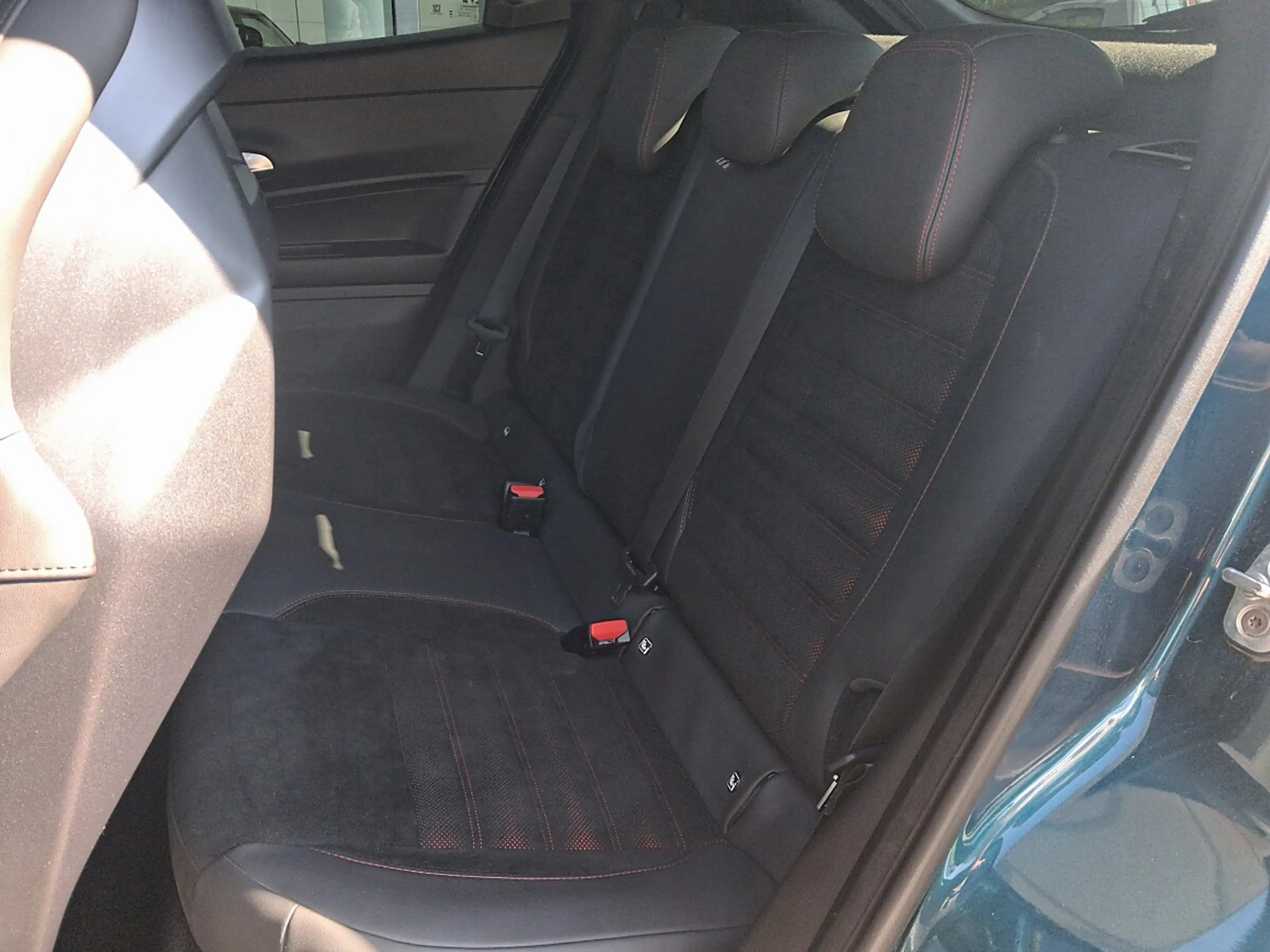 Alfa Romeo Junior Ibrida Speciale 1.2 MHEV e-DCT6 — photo 8