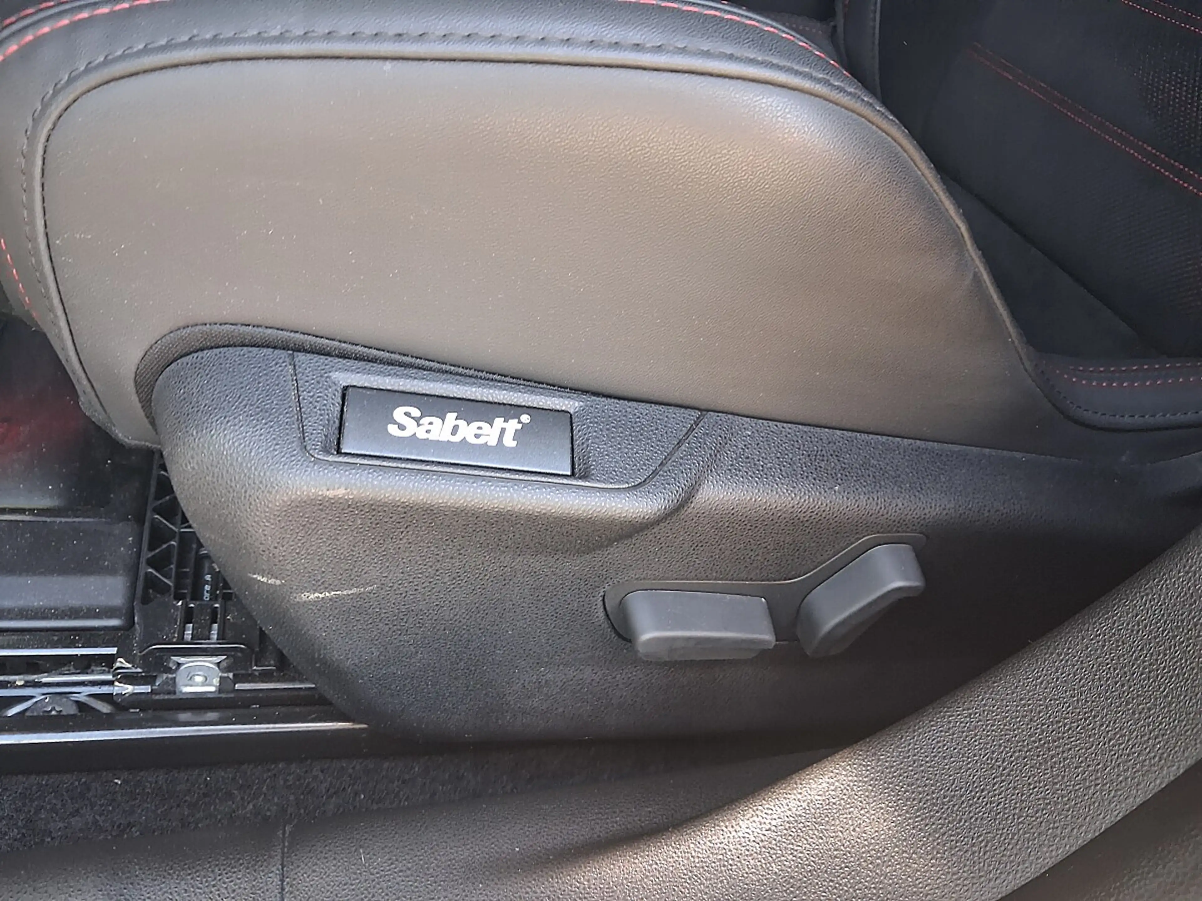 Alfa Romeo Junior Ibrida Speciale 1.2 MHEV e-DCT6 — photo 11