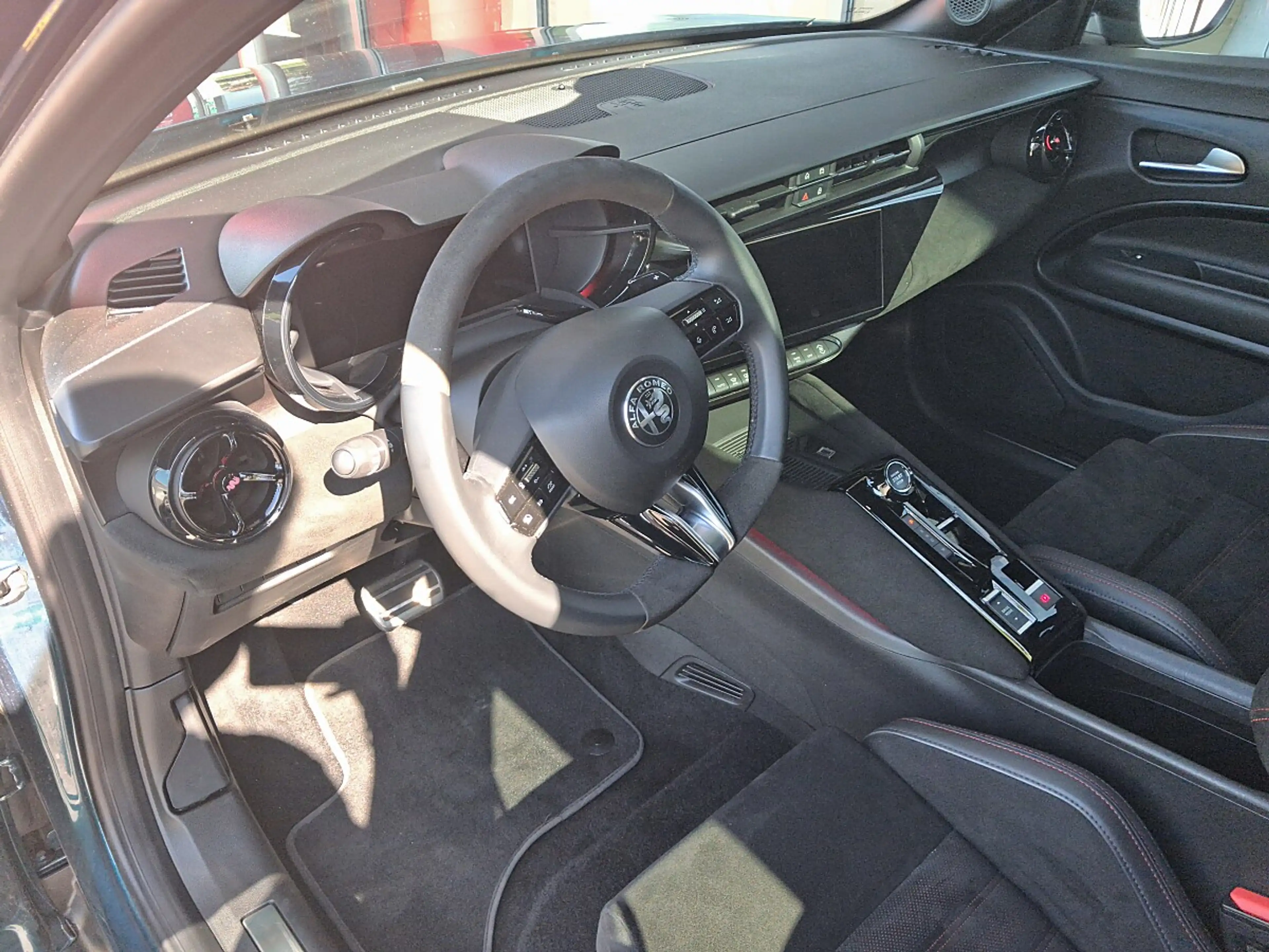 Alfa Romeo Junior Ibrida Speciale 1.2 MHEV e-DCT6 — photo 10