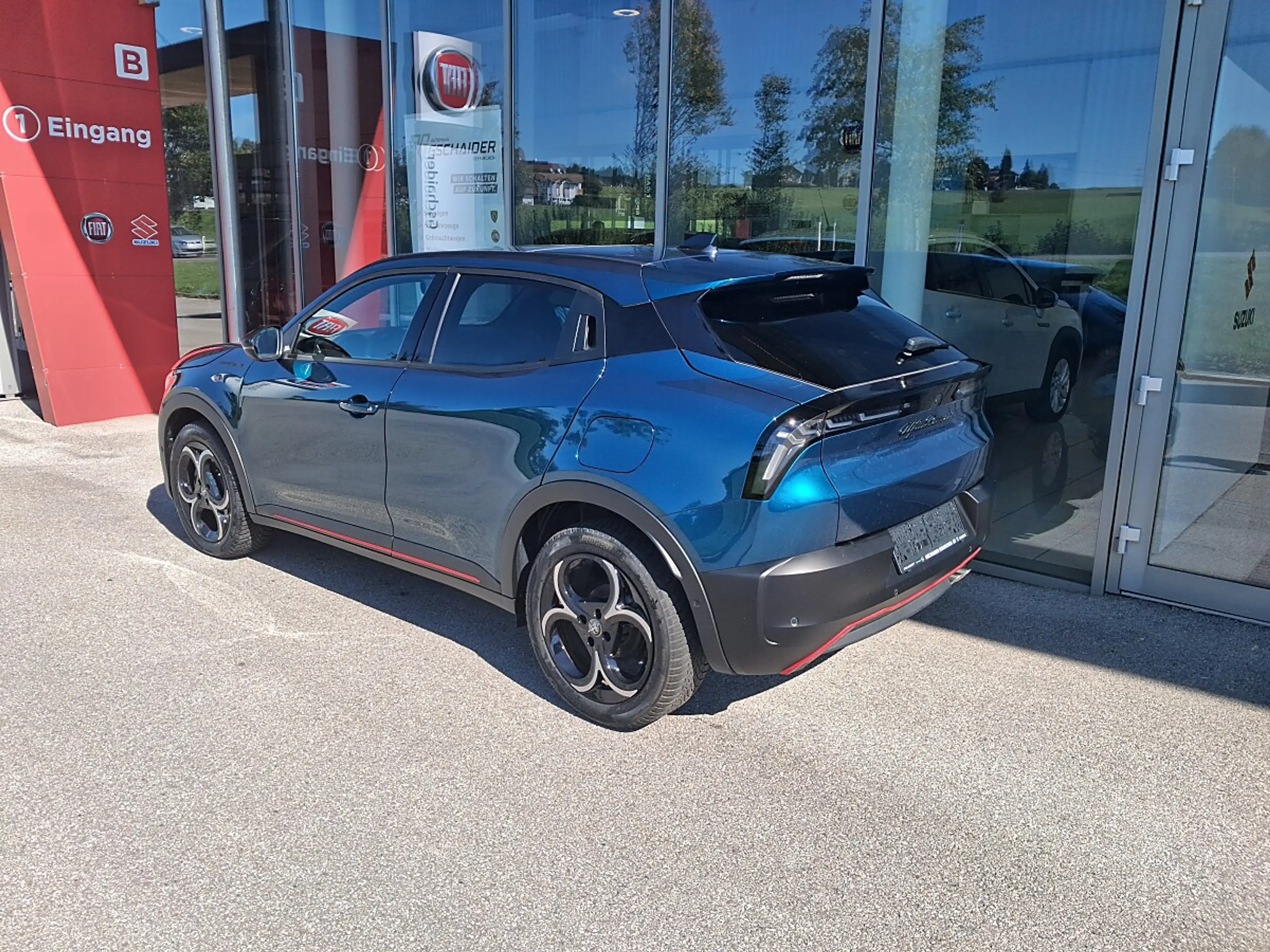 Alfa Romeo Junior Ibrida Speciale 1.2 MHEV e-DCT6 — photo 4