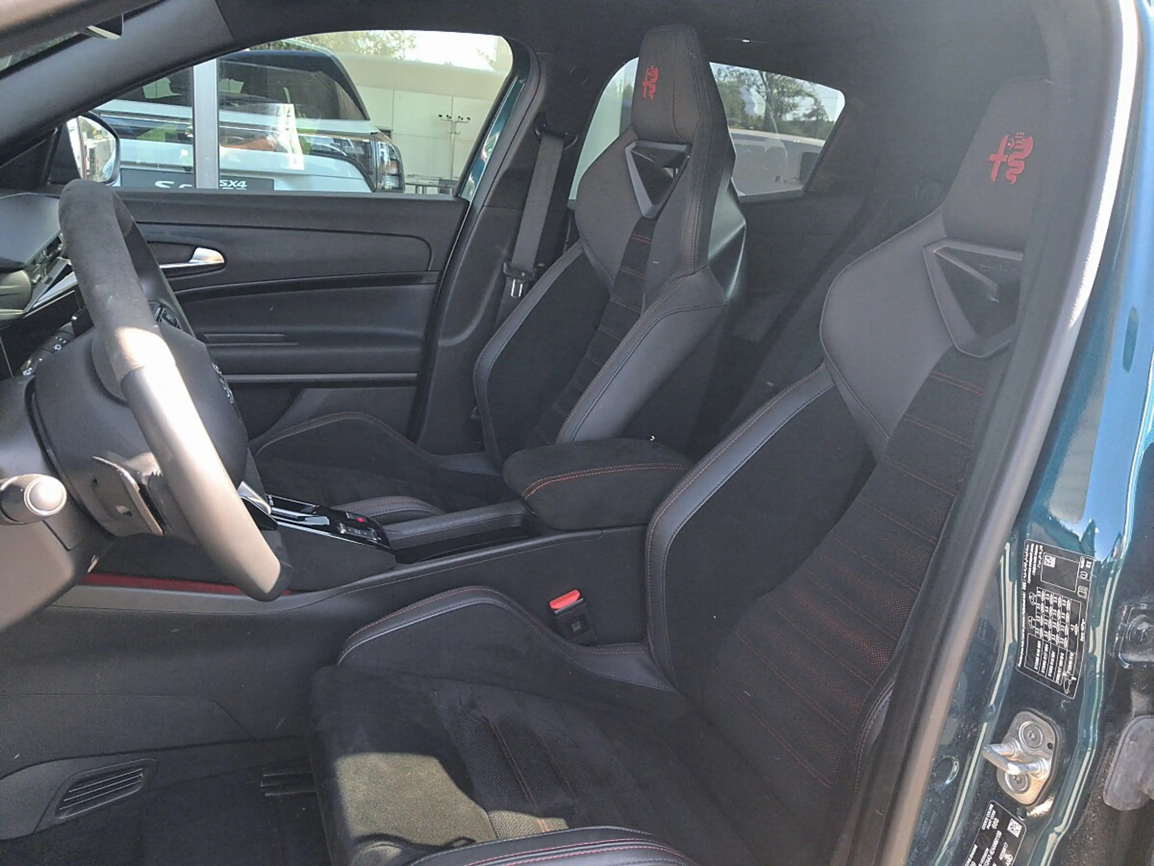 Alfa Romeo Junior Ibrida Speciale 1.2 MHEV e-DCT6 — photo 9