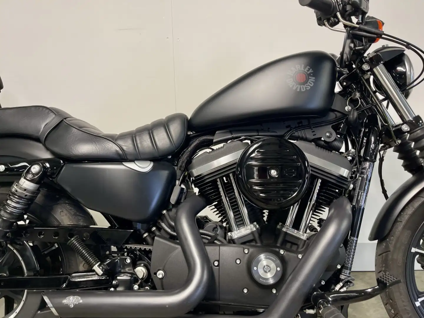 Harley-Davidson Sportster XL883N IRON Schwarz - 2
