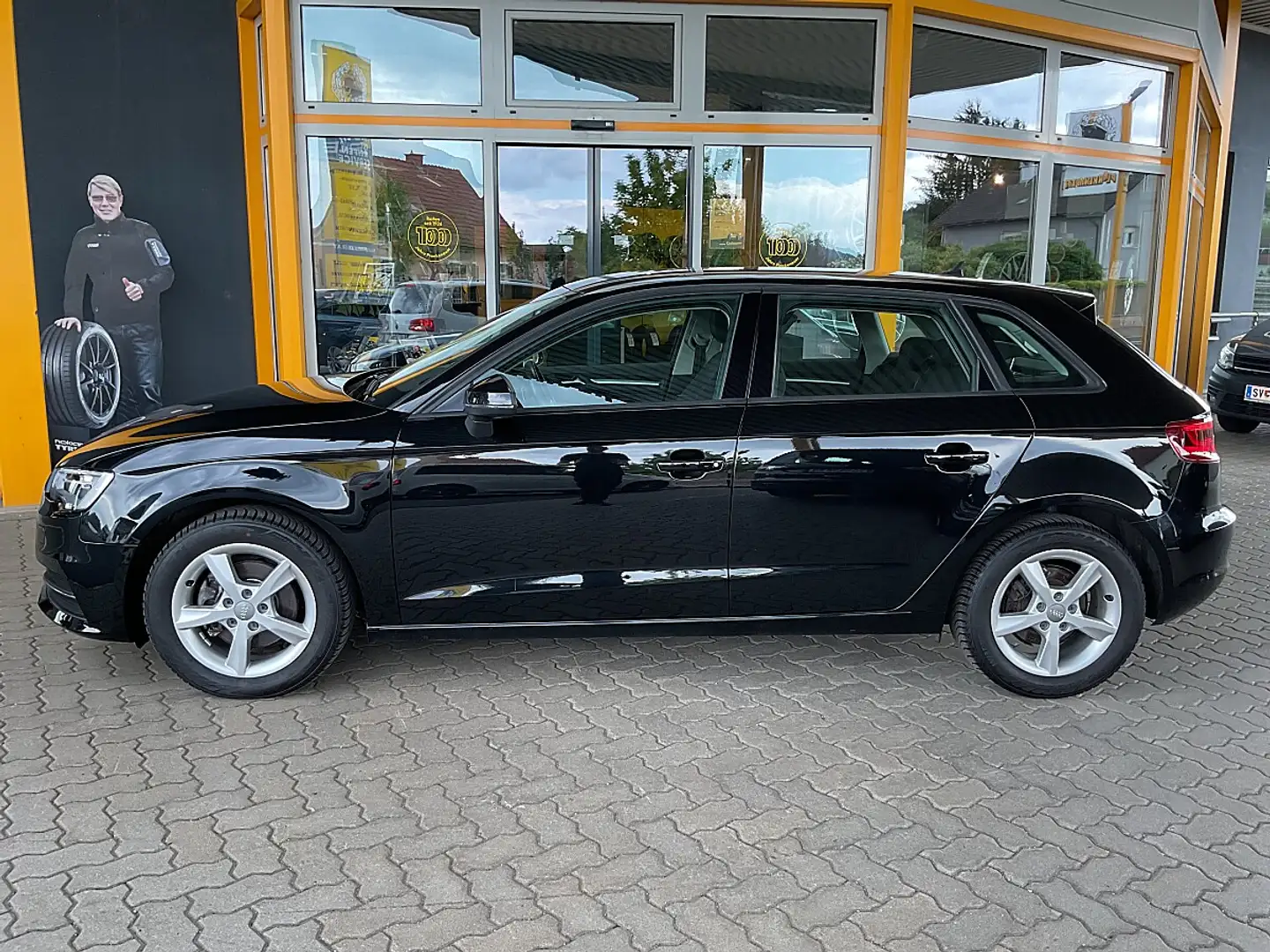 Audi A3 Sportback 1.6 TDI Schwarz - 2