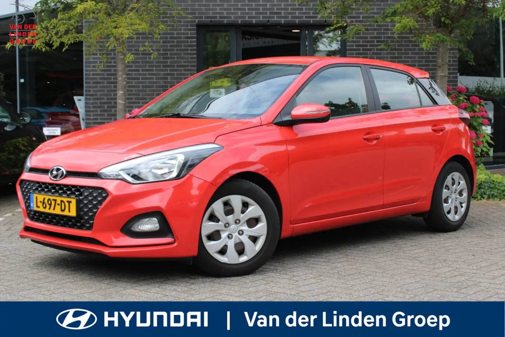 Hyundai i20 ACTIVE 1.2 Active Airco/5 Deurs/Trekhaak "RIJKLAAR Rood - 1