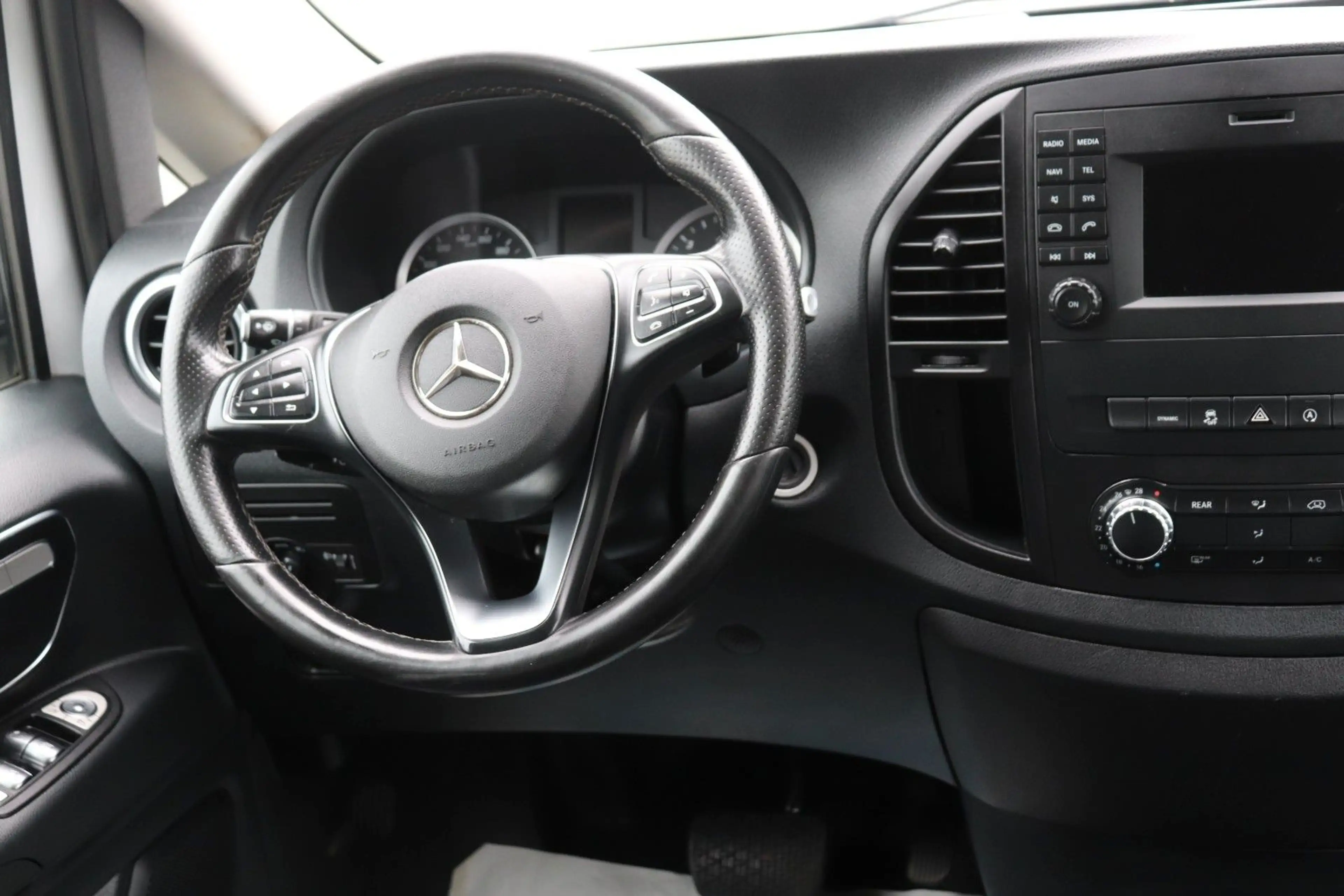 Mercedes-Benz Vito Tourer 114 CDI RWD lang Pro — photo 14