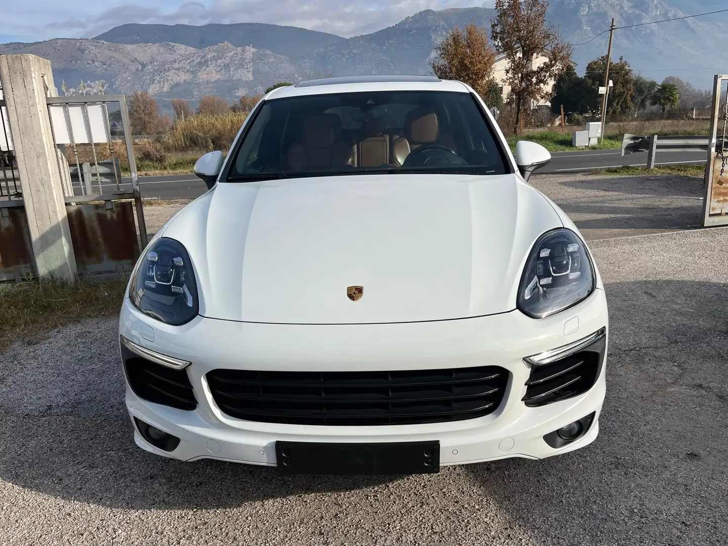 Porsche Cayenne 3.0D RESTYLING ALLESTIMENTO GTS TETTO PANORAMICO Bianco - 2