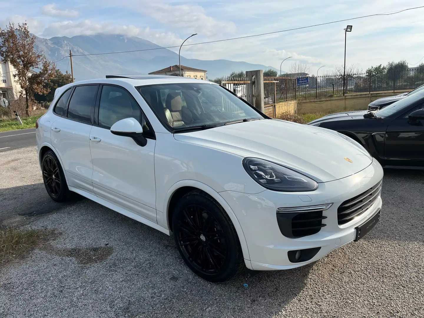 Porsche Cayenne 3.0D RESTYLING ALLESTIMENTO GTS TETTO PANORAMICO Bianco - 1