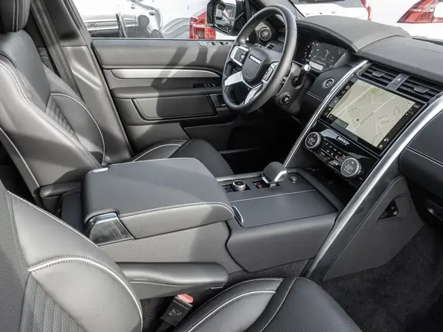 Land Rover Discovery view 9